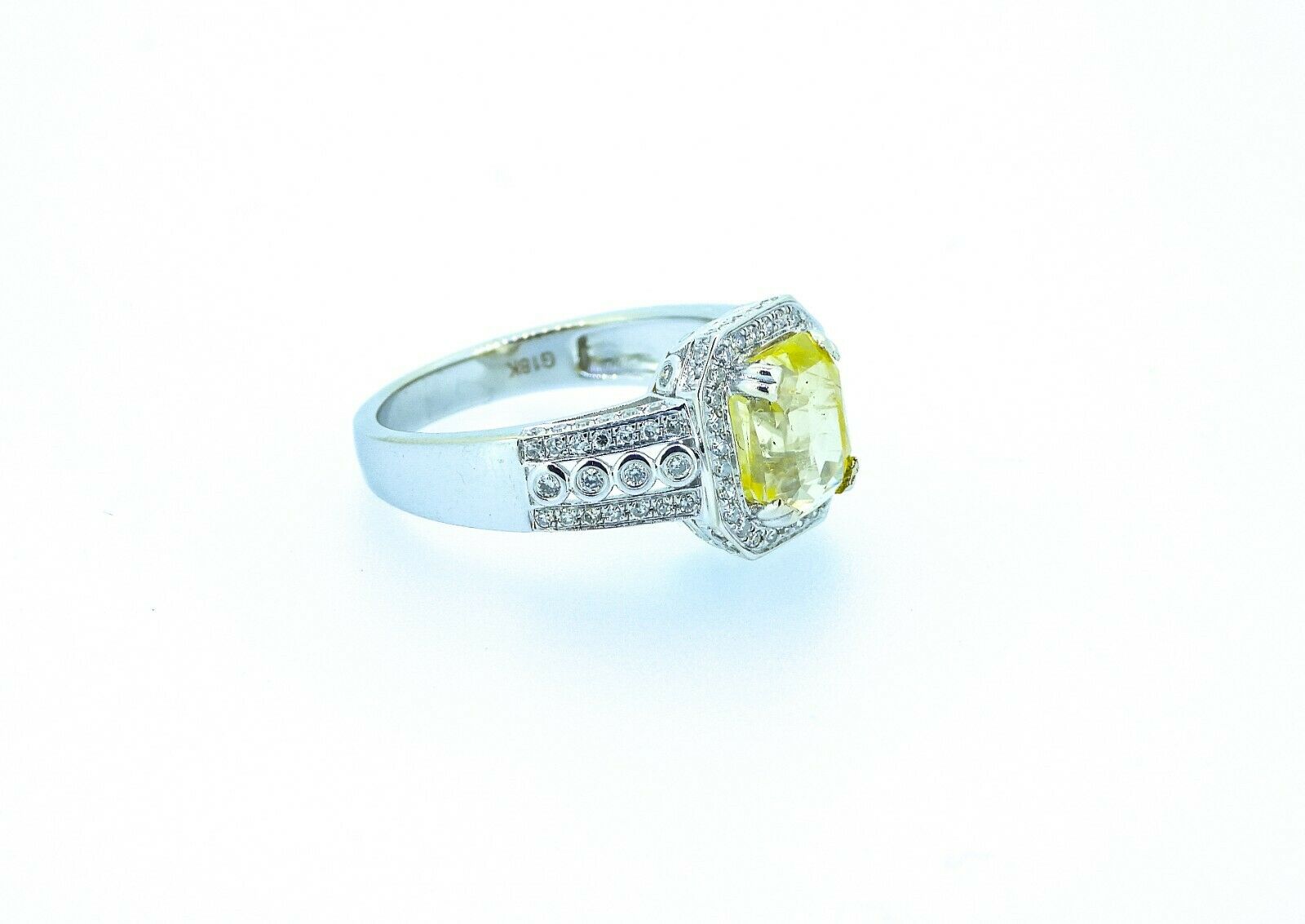 Certified 3.20 ct Yellow VVS Untreated Sapphire & Diamonds Ring - Image 7 of 8