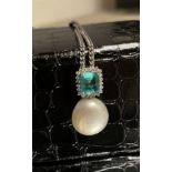 Beautiful 10.56 ct Natural South Sea Pearl & Emerald With Diamonds & 18k Gold