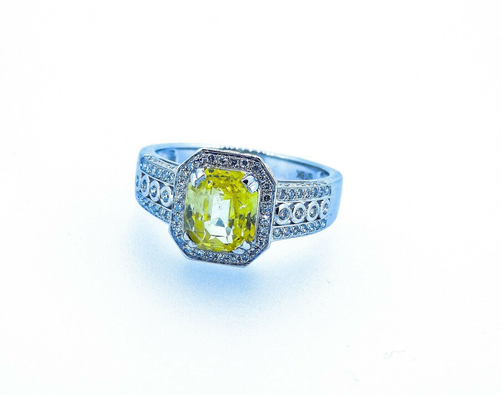 Certified 3.20 ct Yellow VVS Untreated Sapphire & Diamonds Ring - Image 8 of 8