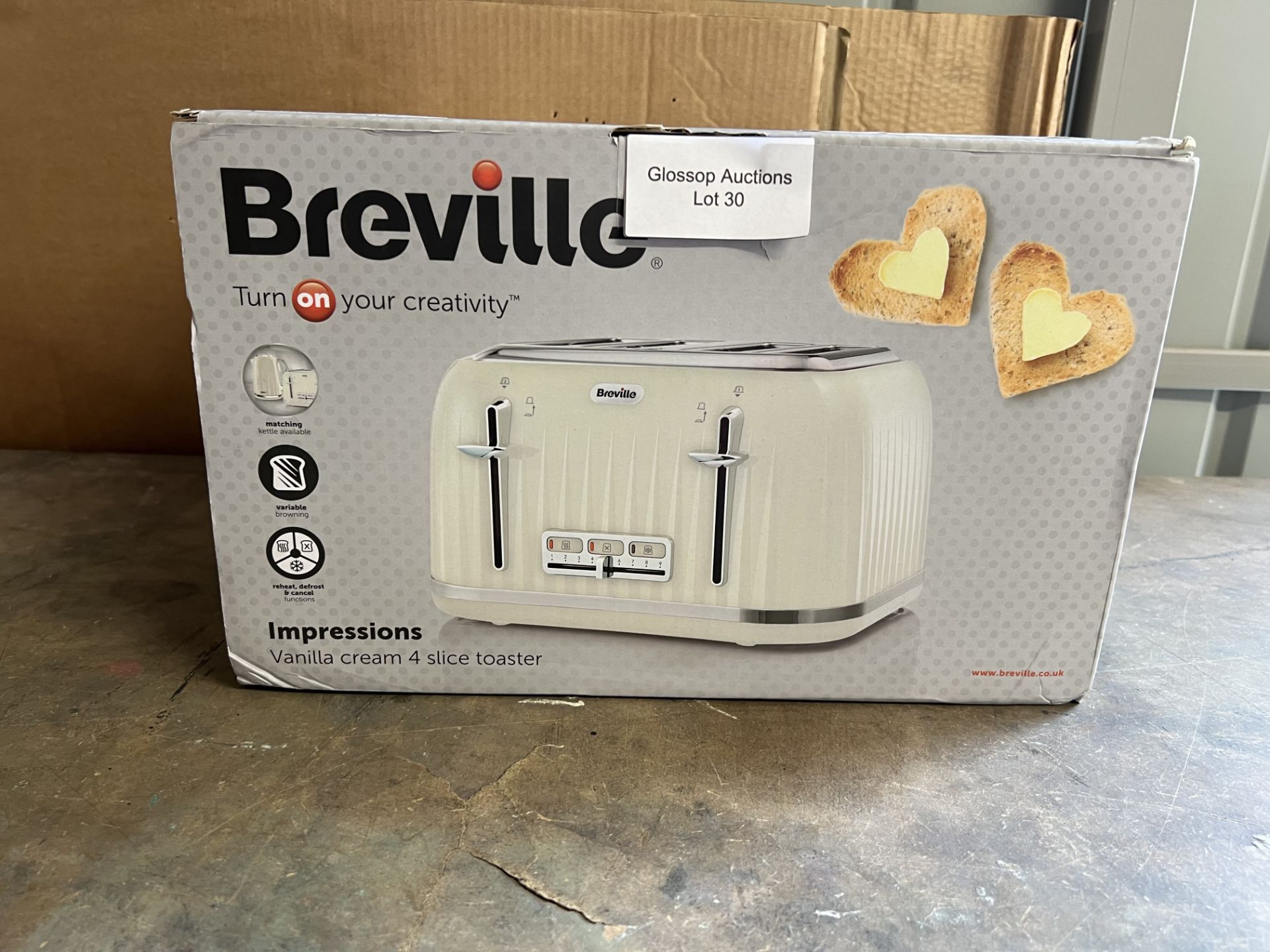 Breville VTT702 Impressions 4 Slice Toaster - Cream. RRP £37.99 Grade U