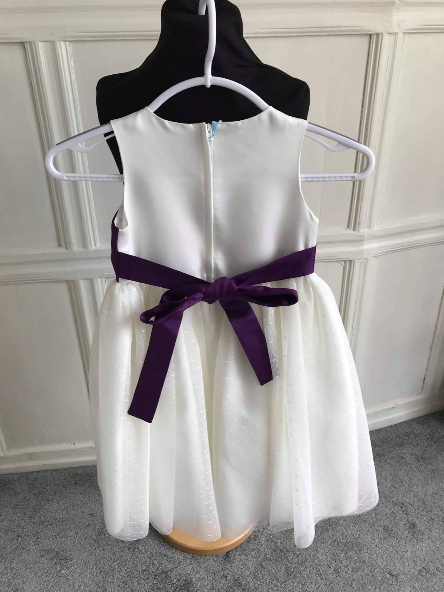 Flowergirl Dress In Age 3 To 4 With Purple Belt - Image 4 of 6