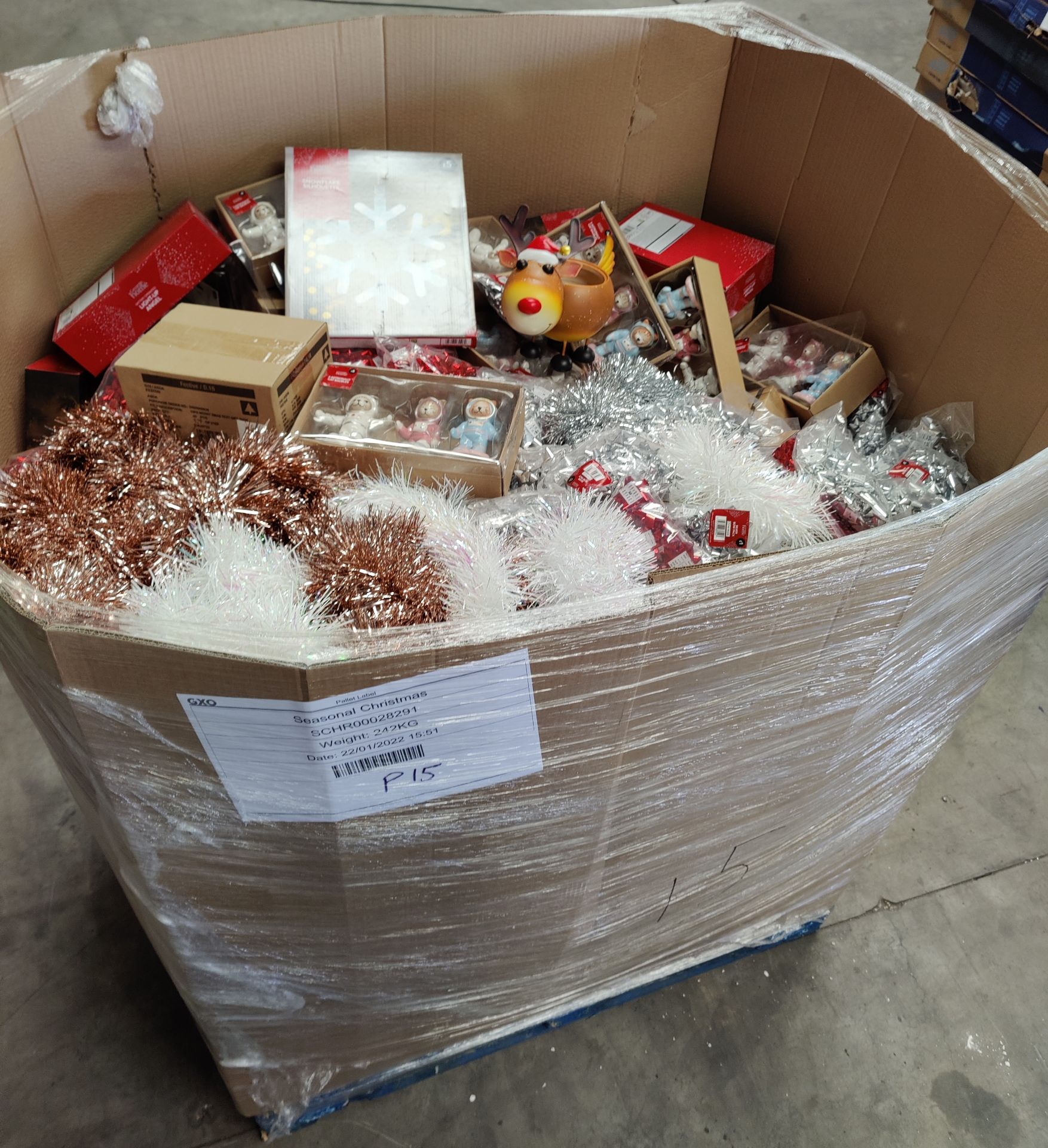 (R3) Trader’s Lot - Pallet Of Mixed Christmas Decorations. All Items Appear As New. To Include: Red - Image 3 of 7