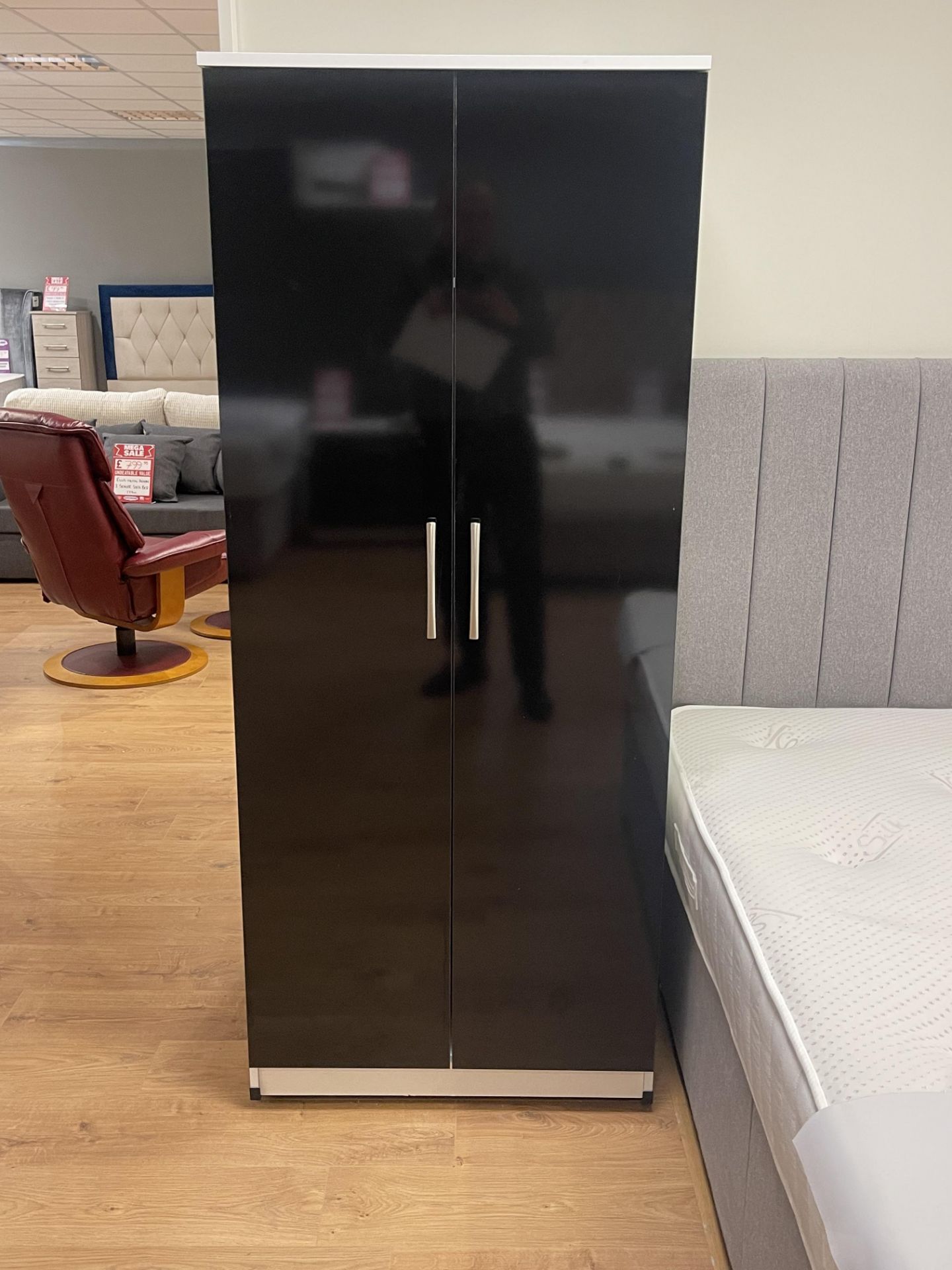 Brand New 2 Door Fully Assembled Double Wardrobe In White/Black Gloss