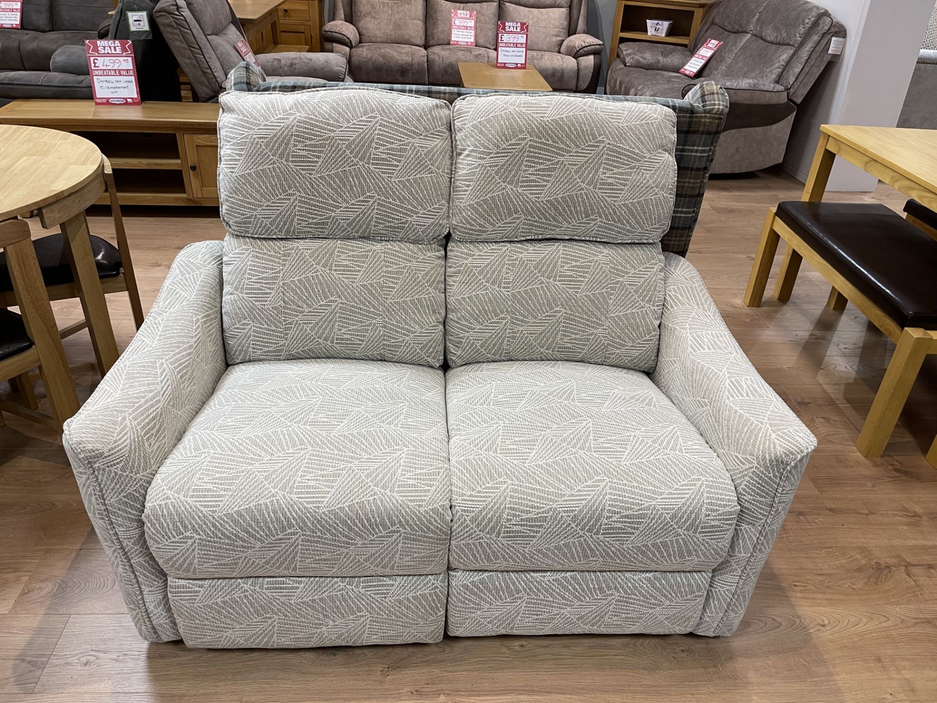 Brand New Boxed 2 Seater Seattle Electric Reclining Sofa In Brushstroke Cream