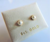 9ct Yellow Gold 4mm Pearl Stud Earrings New with Gift Box