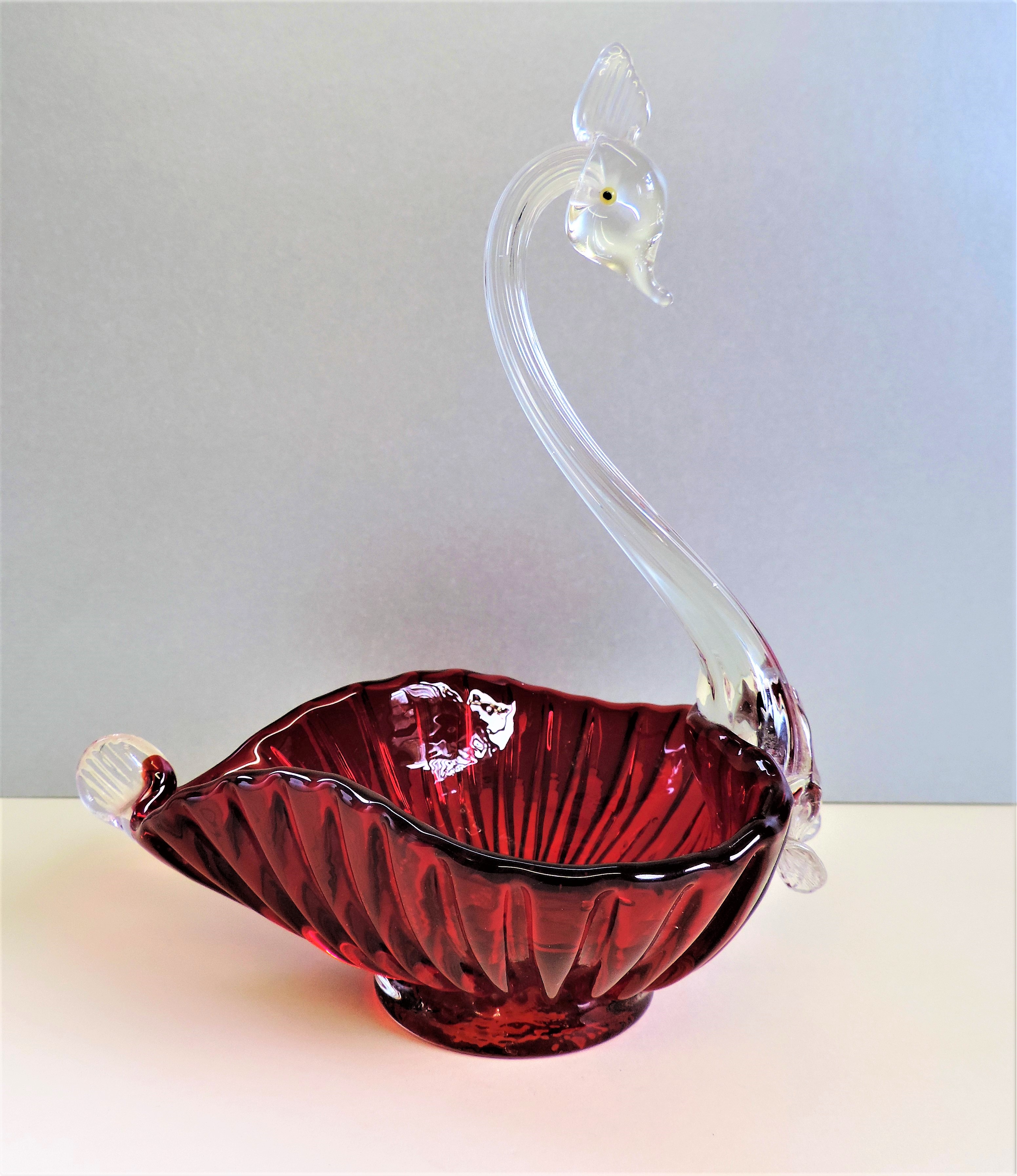 Venetian Montrose Art Glass Swan Bowl - Image 2 of 5