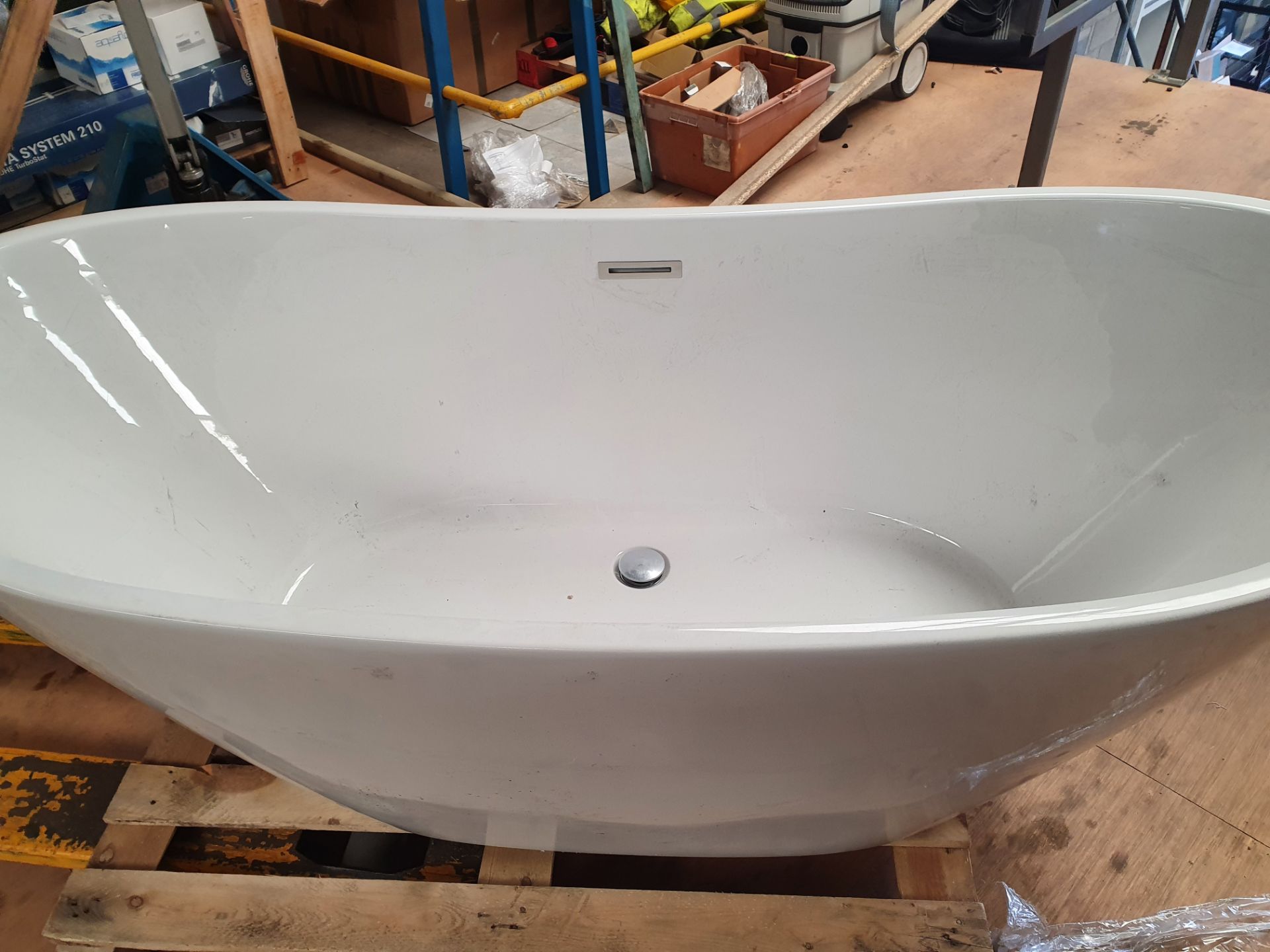 RRP £2,995. Aphrodite 1700 x 800mm Freestanding Bath. Ref : SI806466. A modern style freestanding d - Image 6 of 6