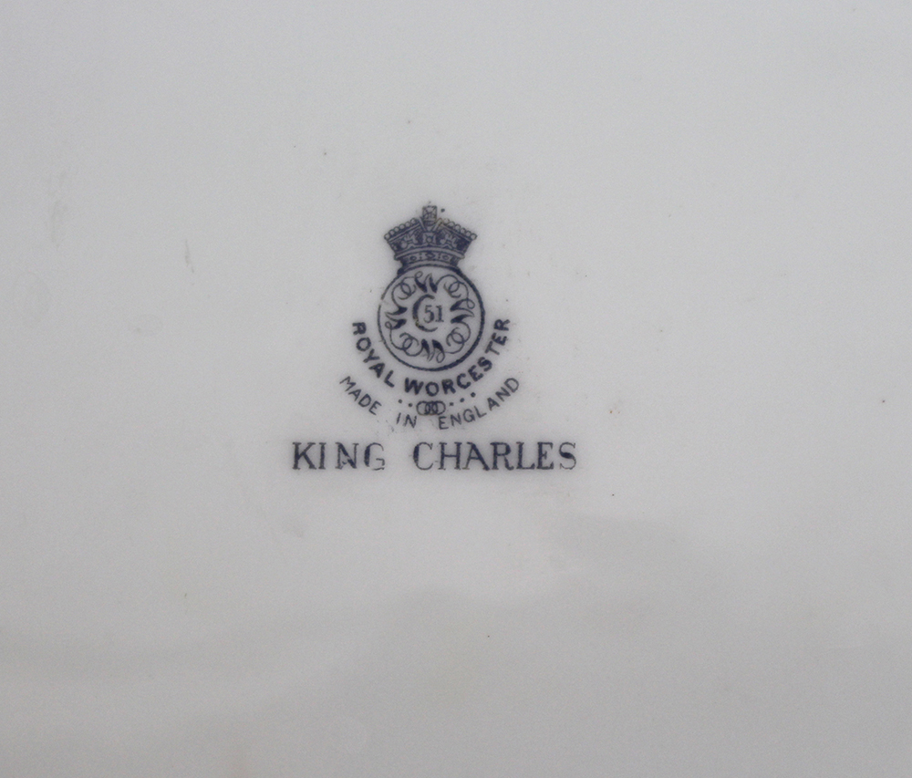 Large Royal Worcester King Charles Pattern Serving Platter - Image 5 of 5