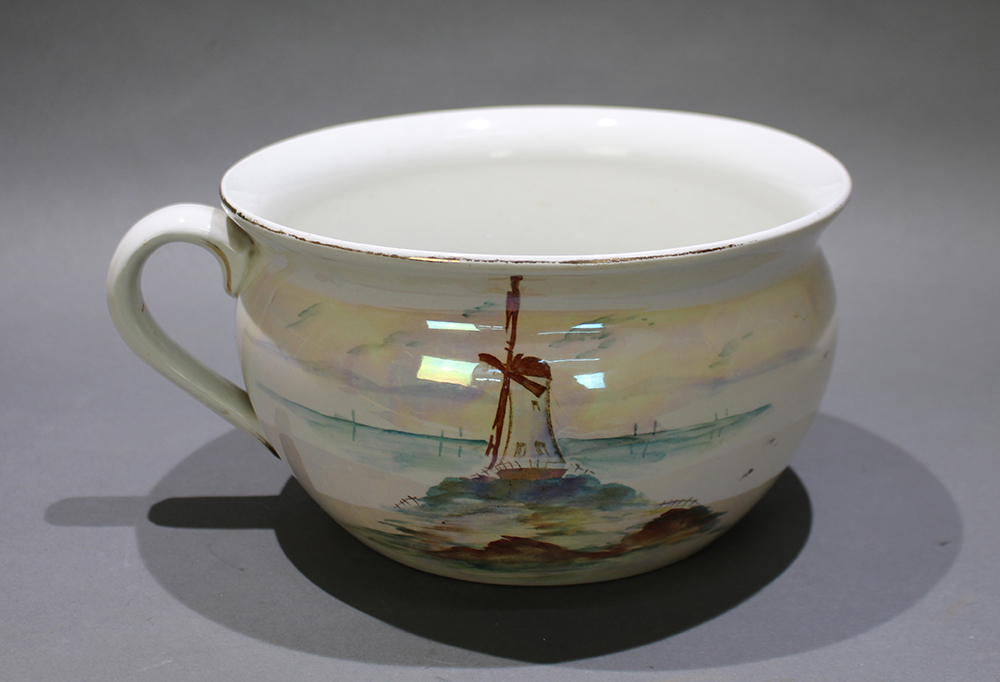 Cleve Art Ware W.Bennett (Hanley) Chamber Pot c.1920 - Image 2 of 3