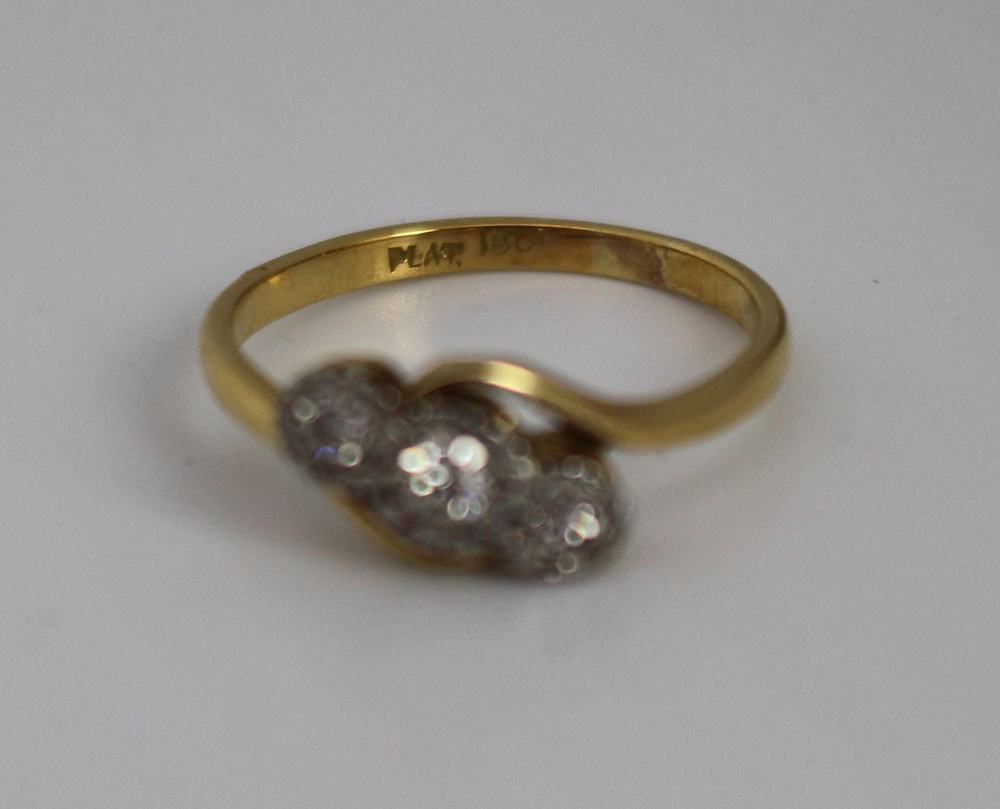 Mid 20th c. Diamond Three Stone 18ct Gold Ring - Image 3 of 5