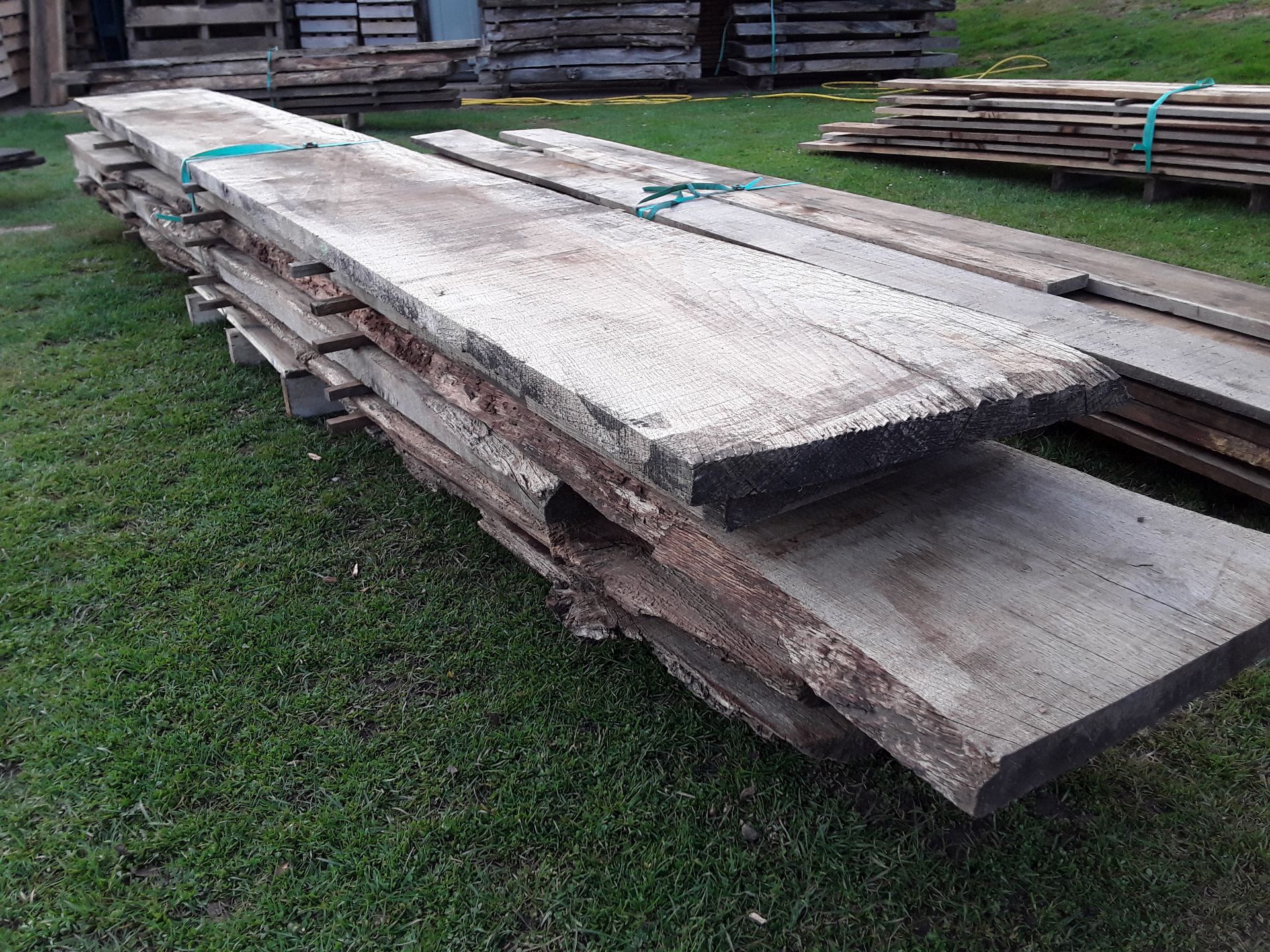 6 x Hardwood Timber Air Dried Sawn Waney Edge / Live Edge English Oak Boards / Planks - Image 5 of 7