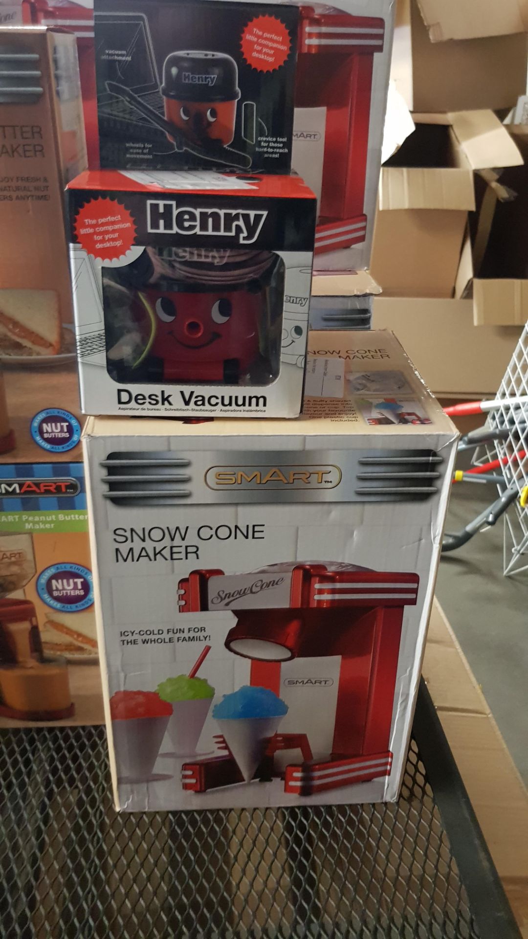 (R8) 13x Items. 1x SMART Snow Cone Maker RRP £59.99. 1x Henry Desk Vacuum. 2x SMART Peanut Butter M - Image 11 of 15