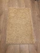 Husky Luxury Shaggy Pile Rugs - Qty 30 (1 box)