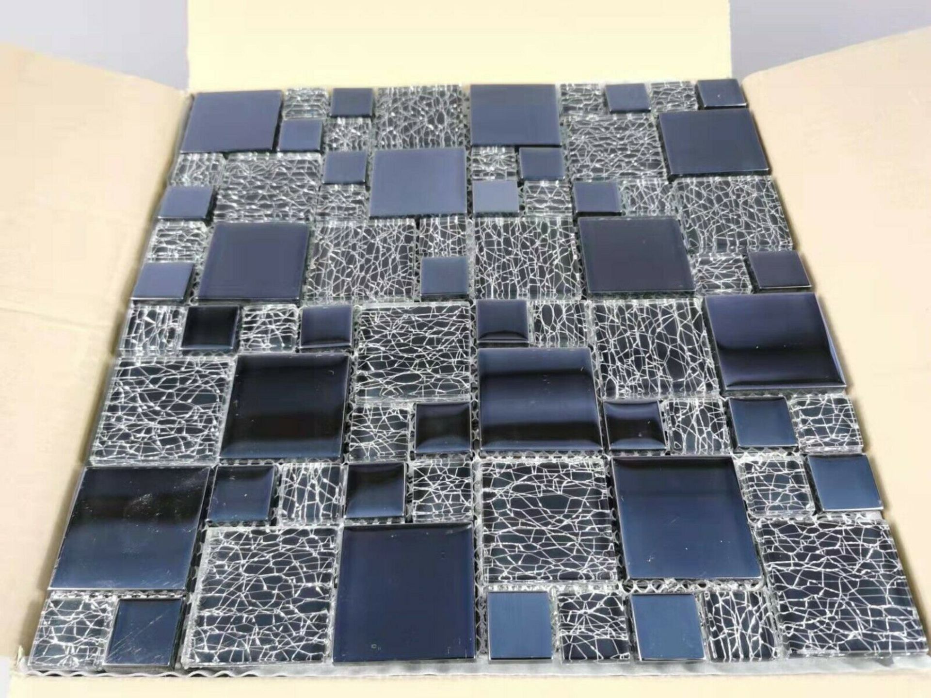 5 Square Metres - High Quality Glass/Stainless Steel Mosaic Tiles - Image 2 of 2