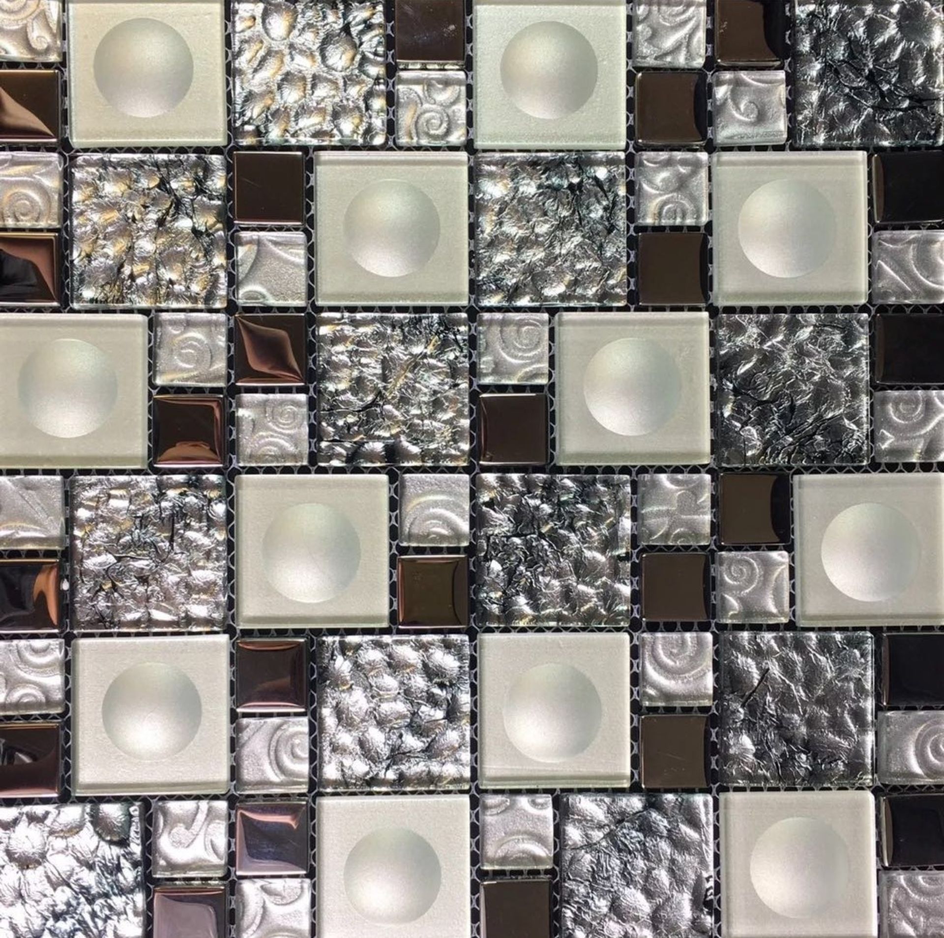 2 Square Metres - High Quality Glass/Stainless Steel Mosaic Tiles - Image 2 of 4