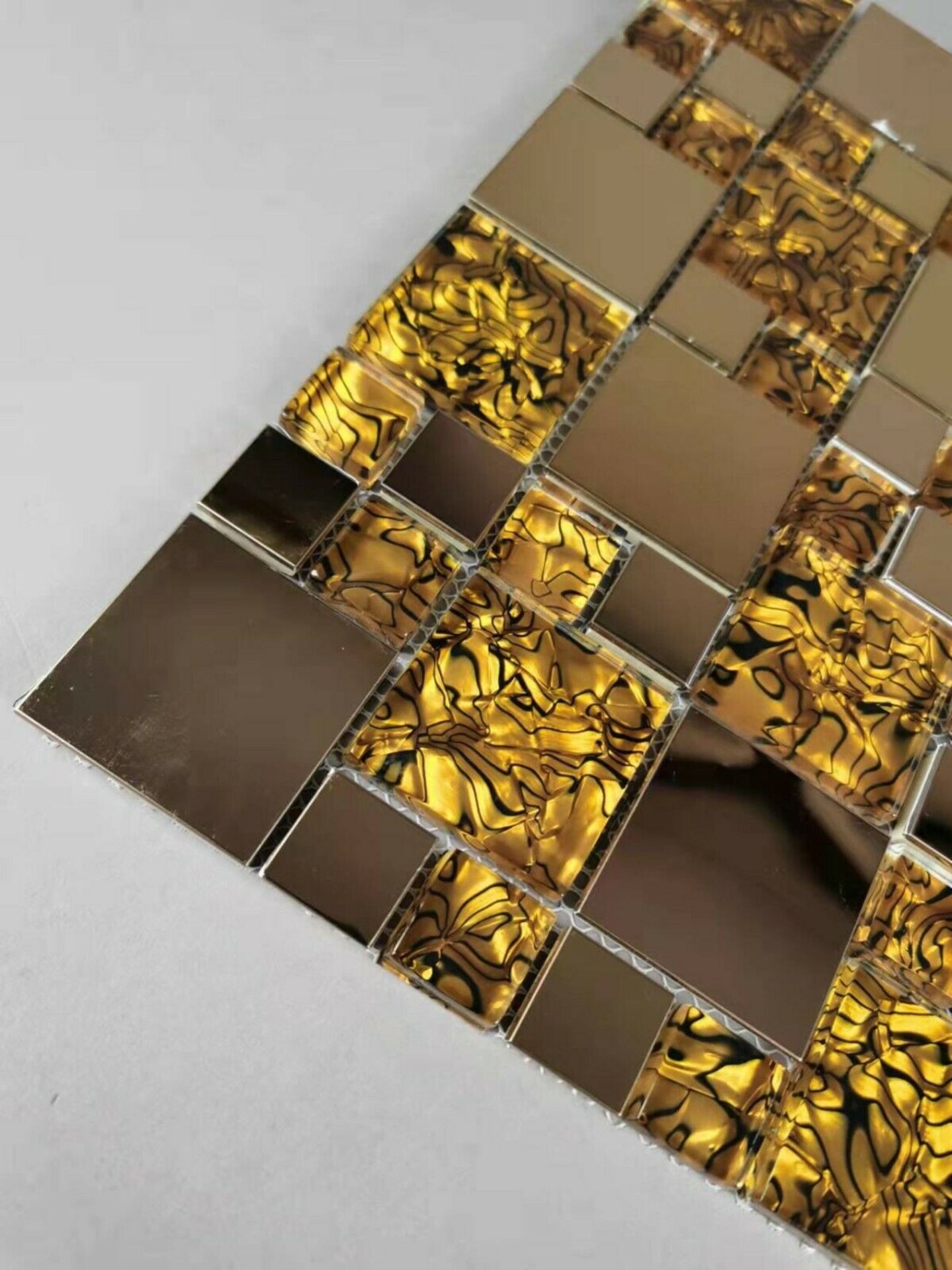 Stock Clearance High Quality Glass/Stainless Steel Mosaic Tiles - 11 Sheets - One Square Metre - Image 2 of 4