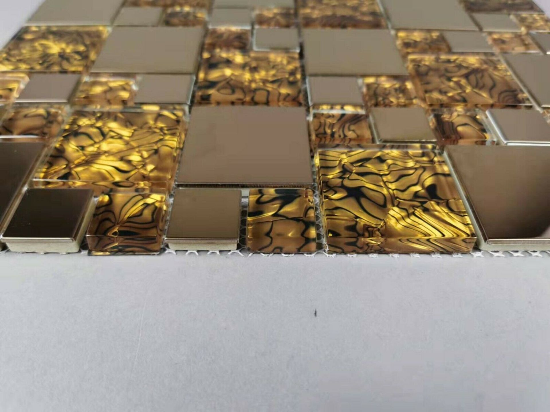 Stock Clearance High Quality Glass/Stainless Steel Mosaic Tiles - 11 Sheets - One Square Metre - Image 4 of 4