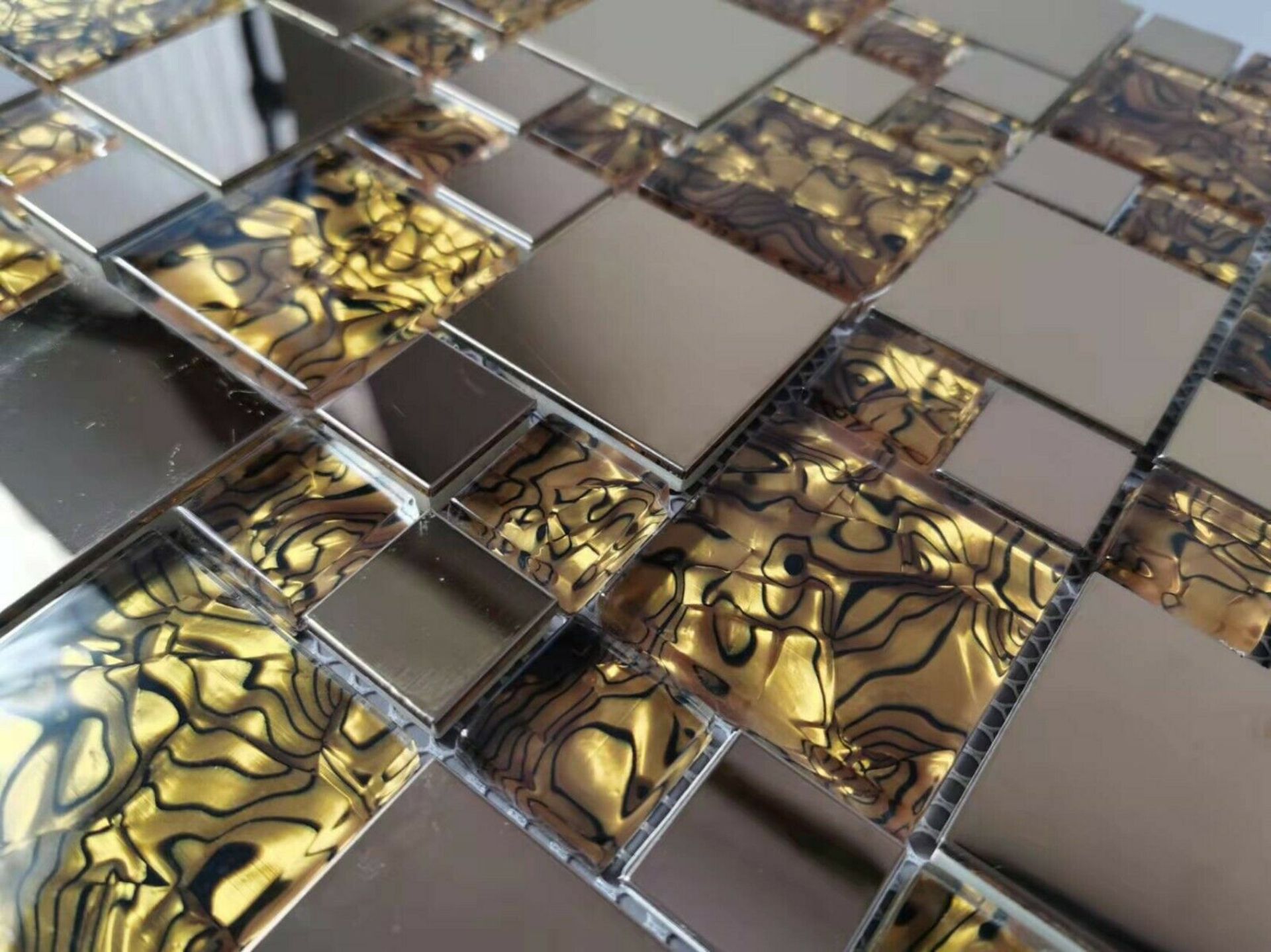 Stock Clearance High Quality Glass/Stainless Steel Mosaic Tiles - 11 Sheets - One Square Metre - Image 2 of 3