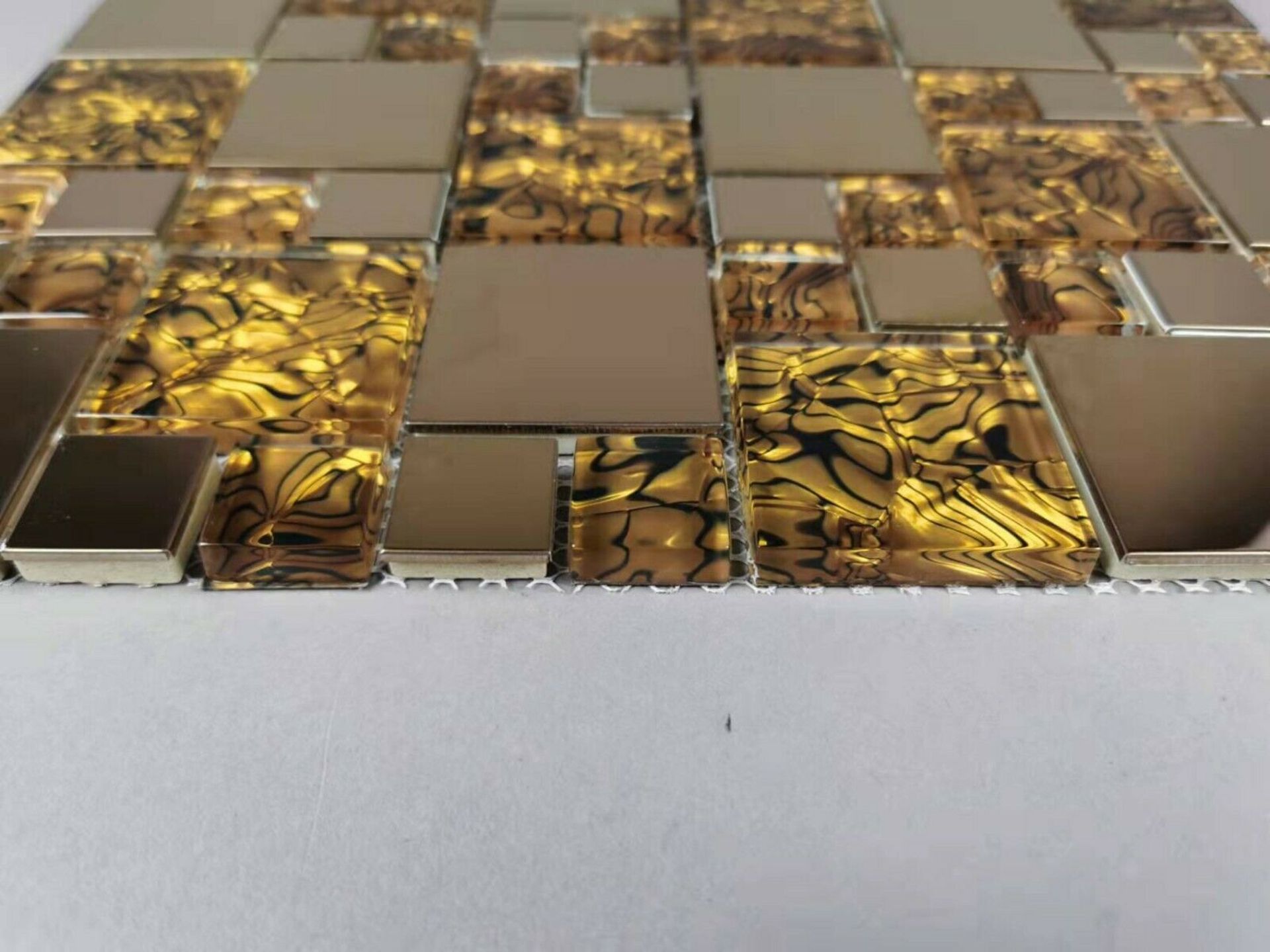 Stock Clearance High Quality Glass/Stainless Steel Mosaic Tiles - 11 Sheets - One Square Metre - Image 3 of 3