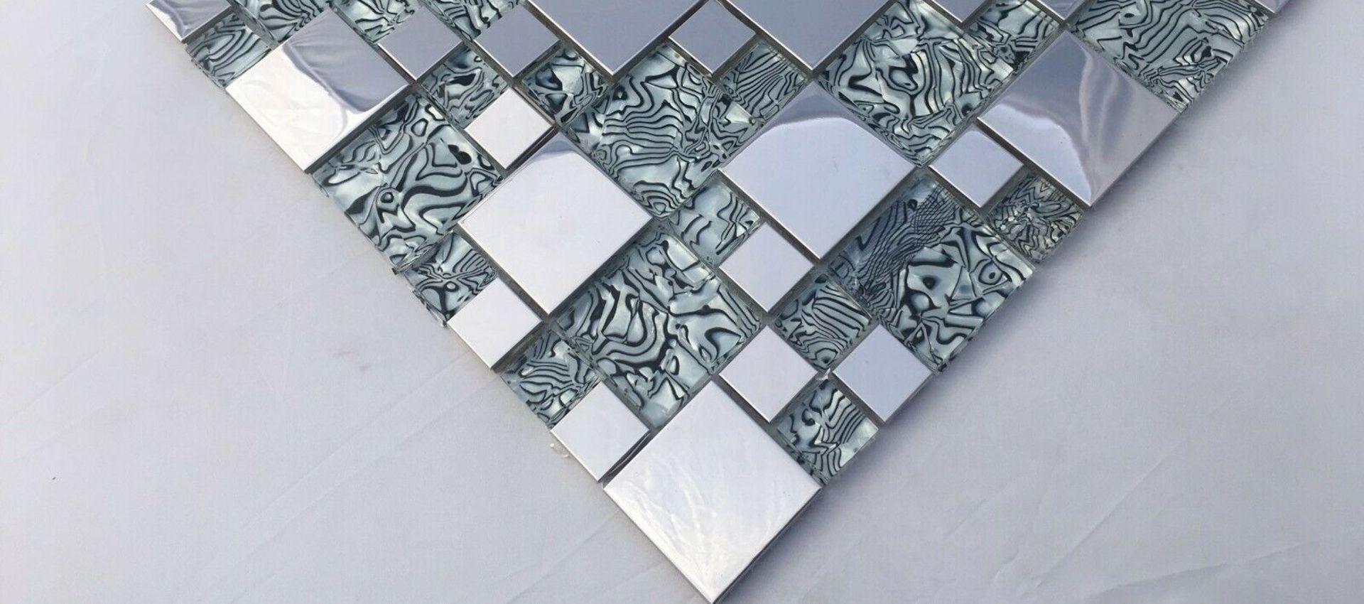 2 Square Metres - High Quality Glass/Stainless Steel Mosaic Tiles - Image 3 of 3