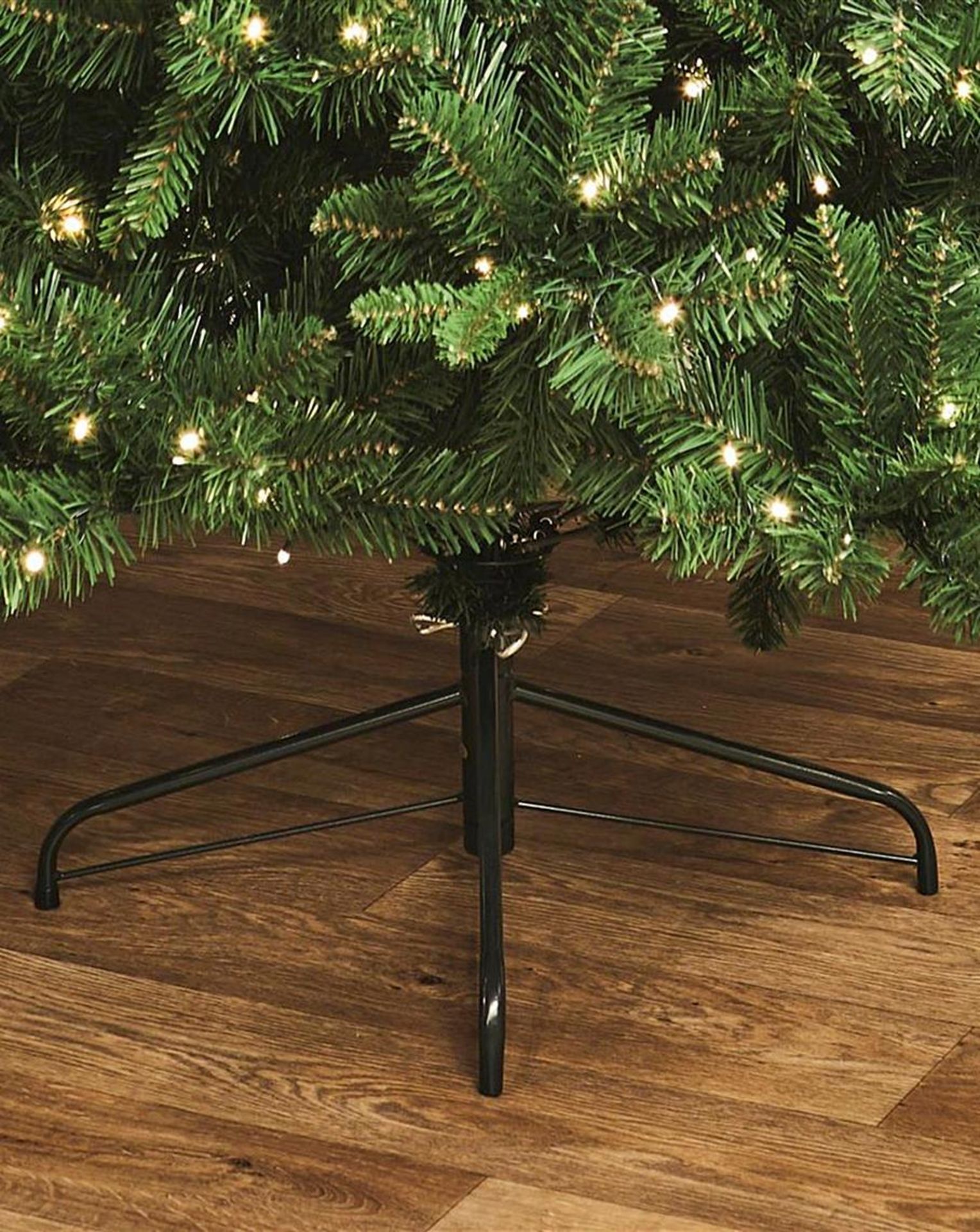 RRP £309. 10ft Royal Oregon Indoor/Outdoor Pre-Lit Tree. (SKU: LU323504) . H300 x Dia 106cm. With 1 - Image 4 of 6