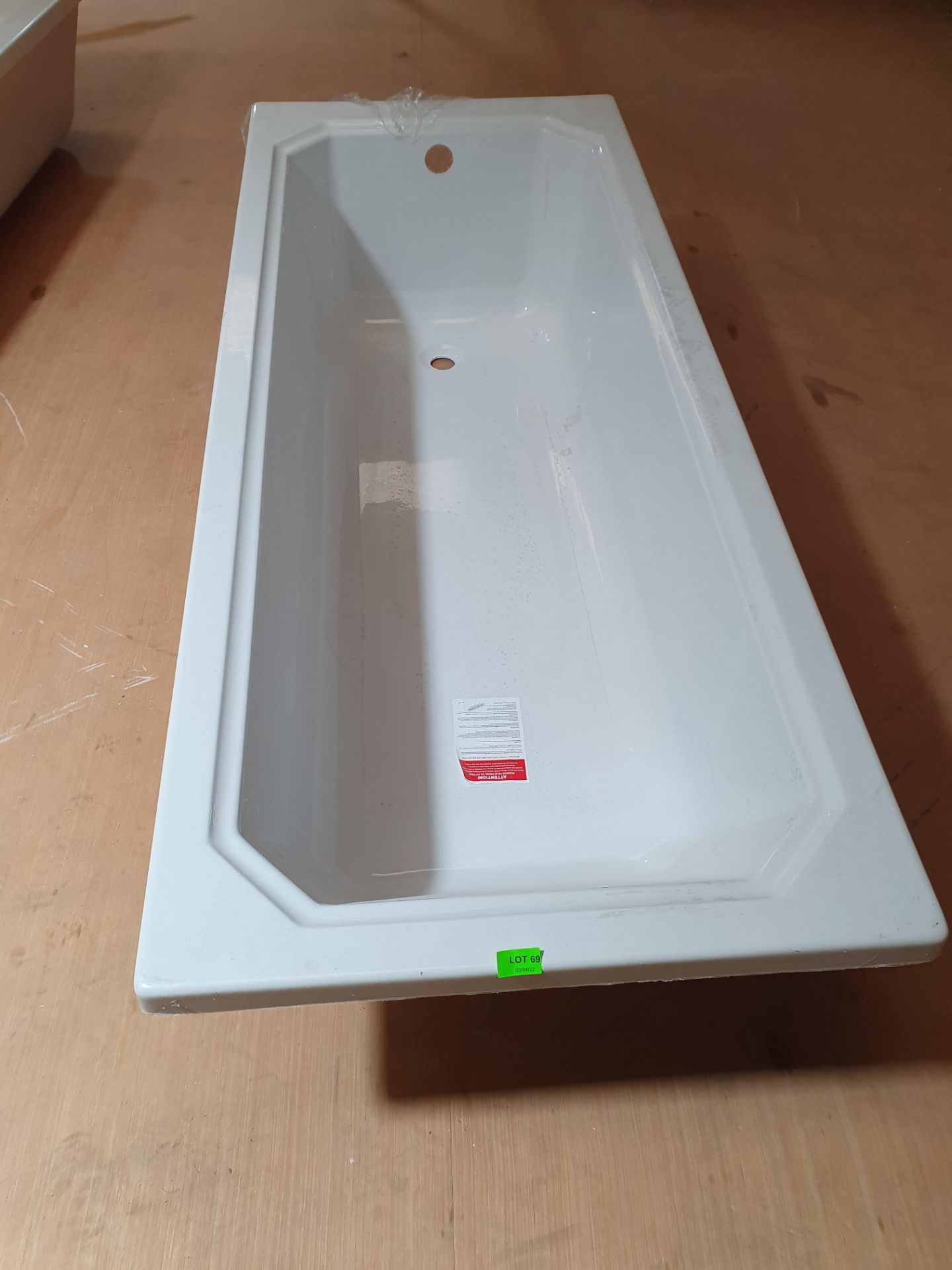 1700 x 700mm Single Ended Bath. In Factory wrap. RH Outside Edge Chipped But Wont Be Seen When Fitt