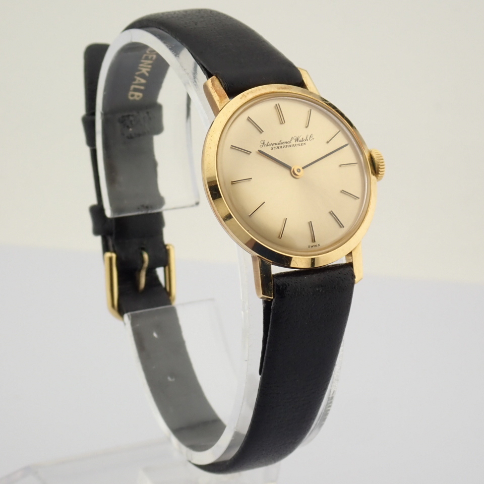 IWC / Schaffhausen 18K - Lady's Yellow gold Wrist Watch - Image 8 of 13