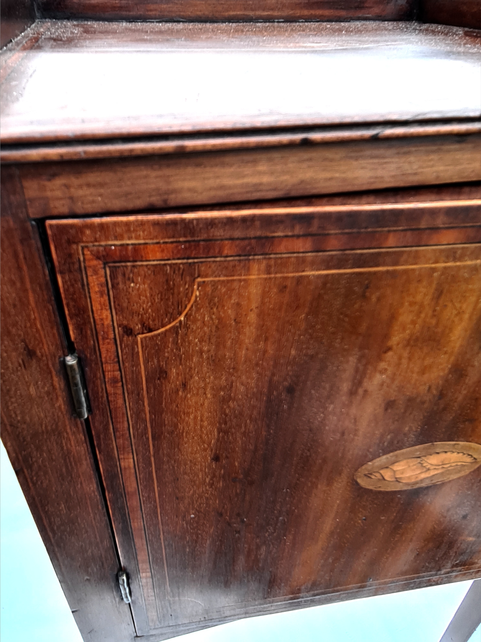 Edwardian Bedside Pot Cupboard Shell Design Inlaid Veneer & Stringing with solid gallery top - Image 3 of 4