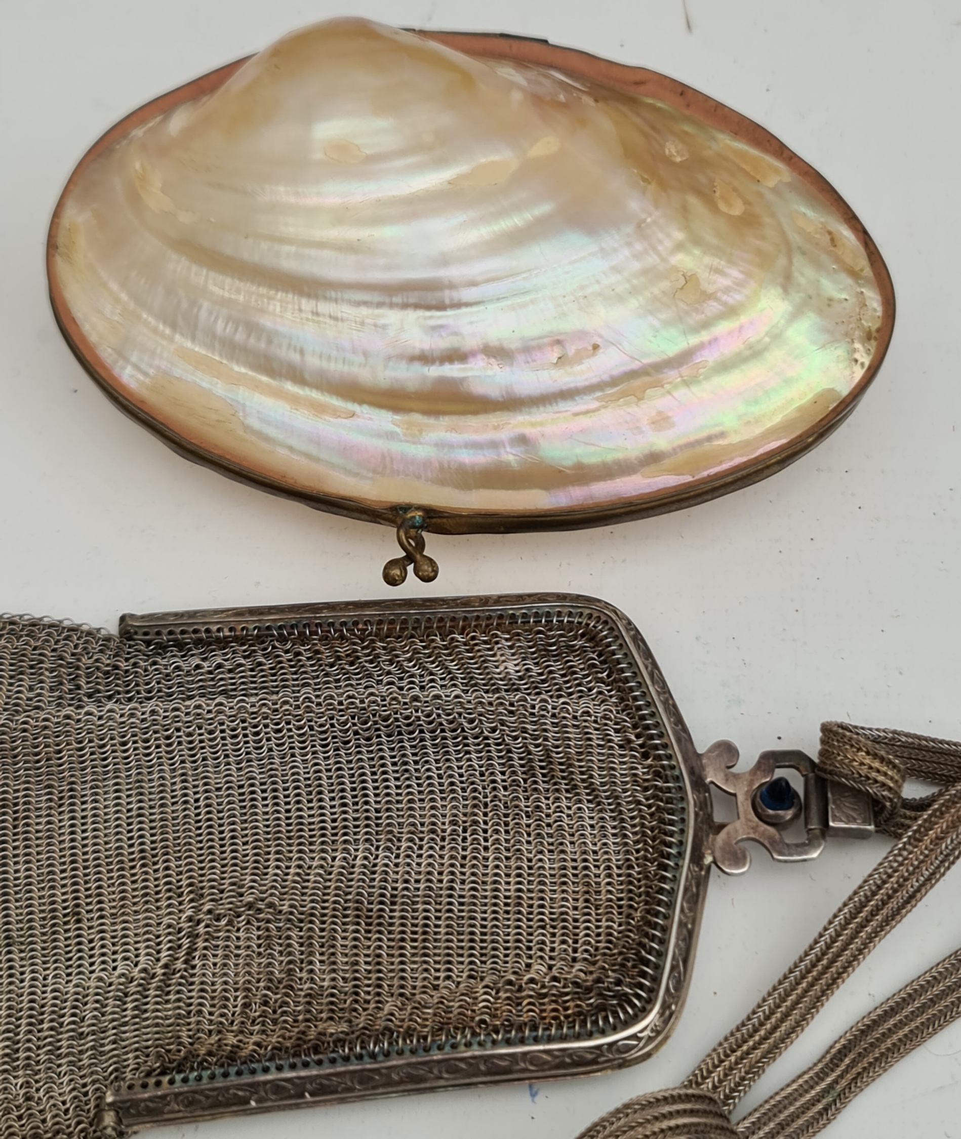 Antique Selection of 5 Purses. Includes shell & bead - Image 3 of 5