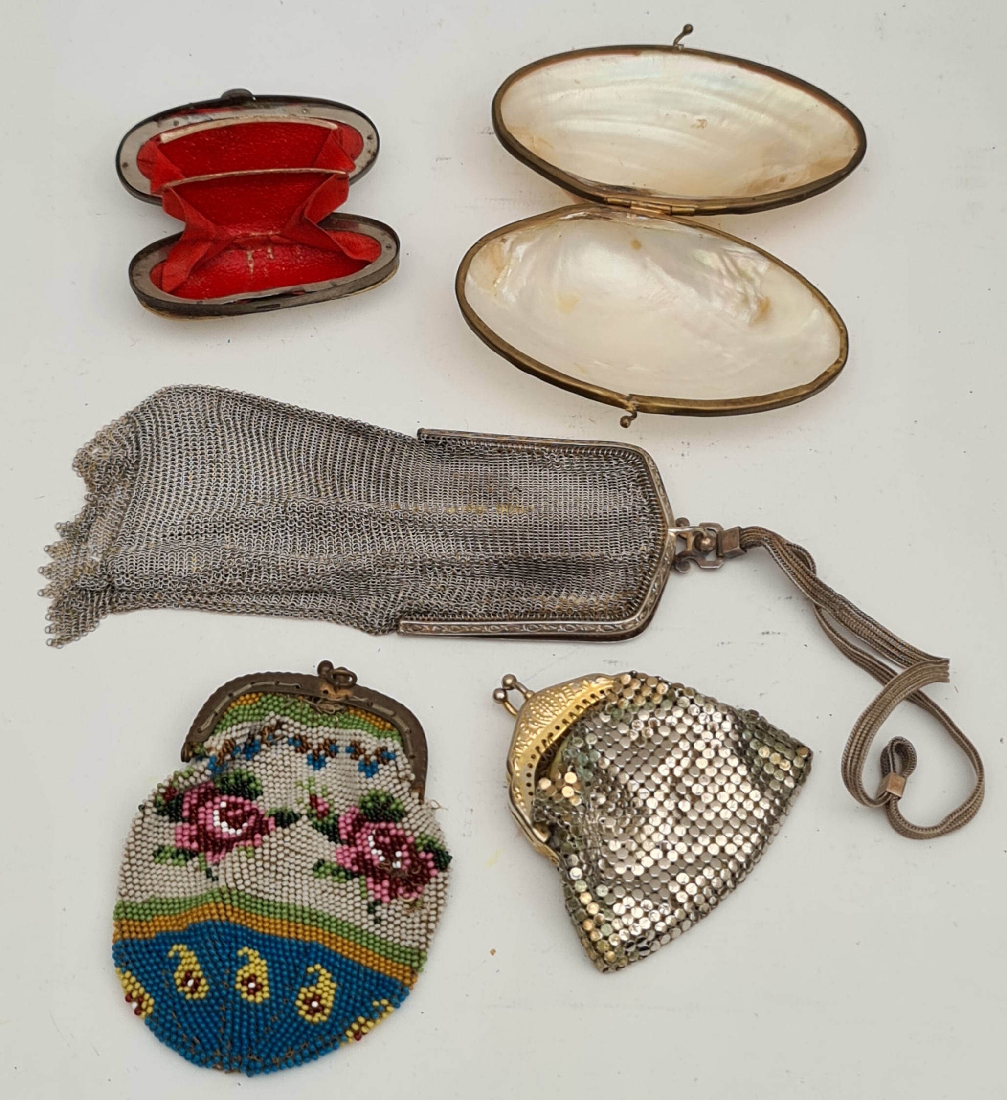 Antique Selection of 5 Purses. Includes shell & bead - Image 2 of 5