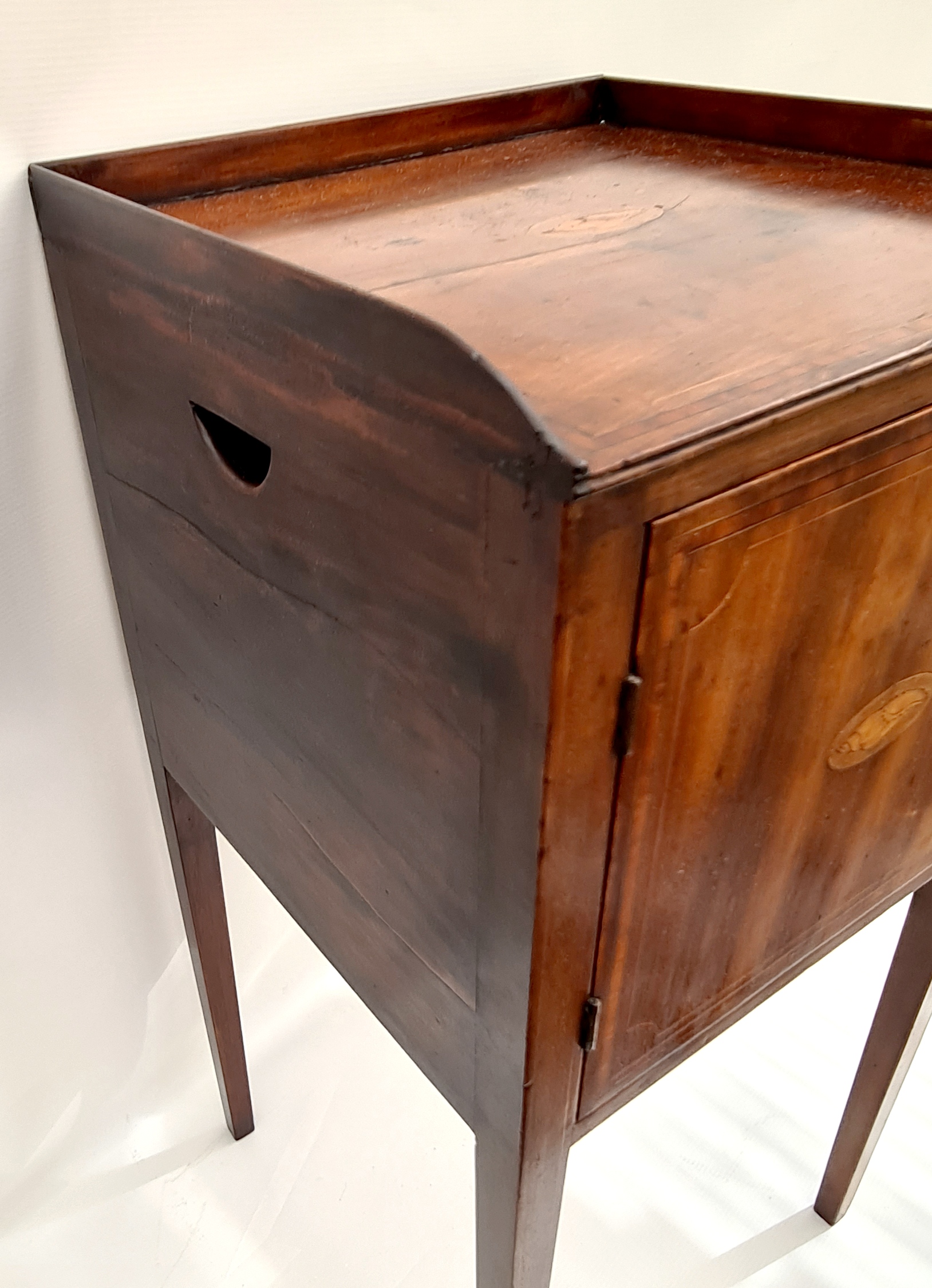 Edwardian Bedside Pot Cupboard Shell Design Inlaid Veneer & Stringing with solid gallery top - Image 2 of 4