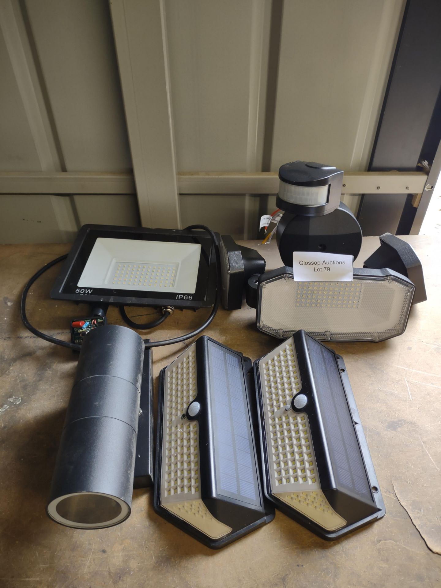 Mixed lot of security lighting APPROX. RRP £150 - GRADE U Mixed lot of security lighting APPROX.