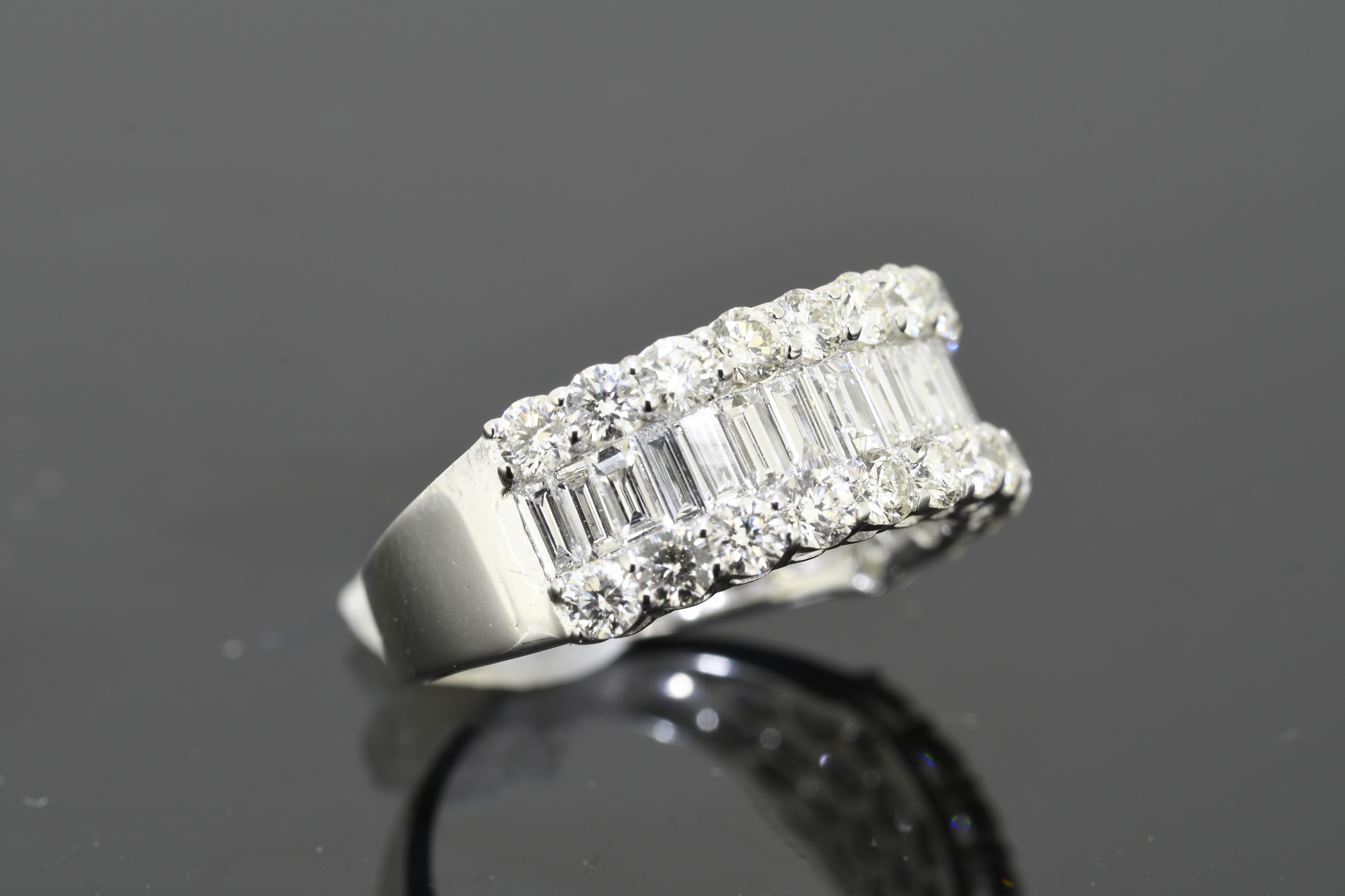 2.33 Carat Diamond Ring with Baguette & Brilliant Cut Diamonds - Image 2 of 3