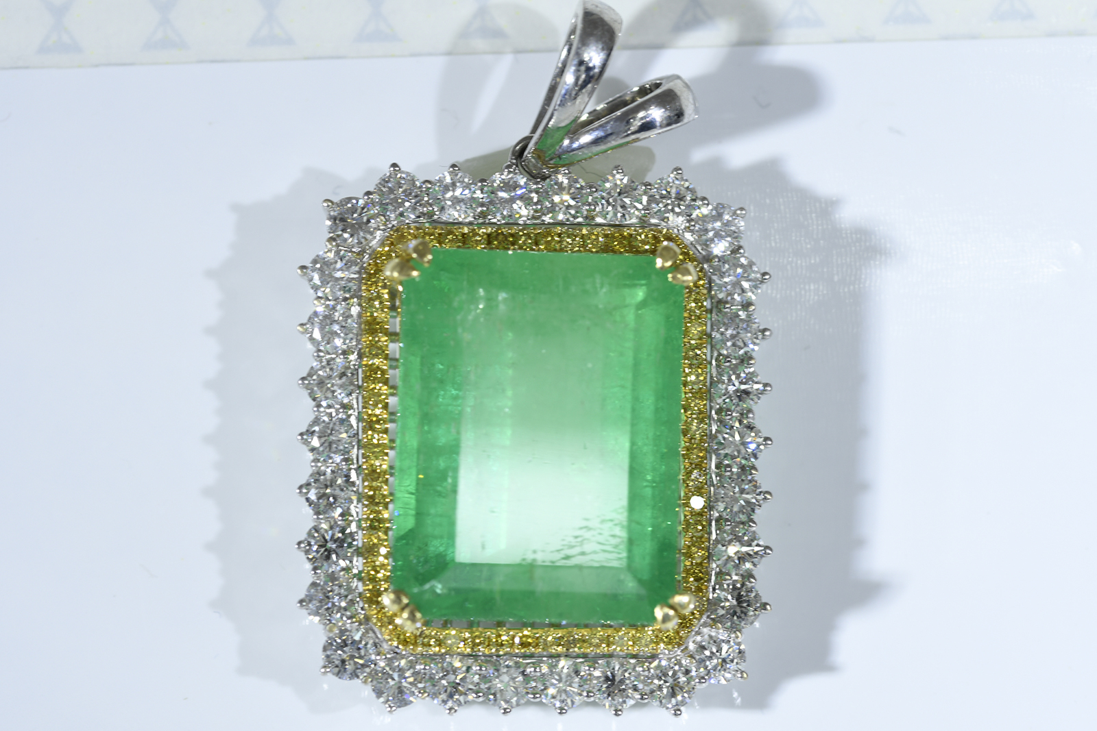 31 Carat Columbian Emerald & Diamond Pendant - Image 2 of 3