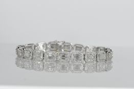 3.91 Carat Diamond Bracelet Set in 18ct White Gold