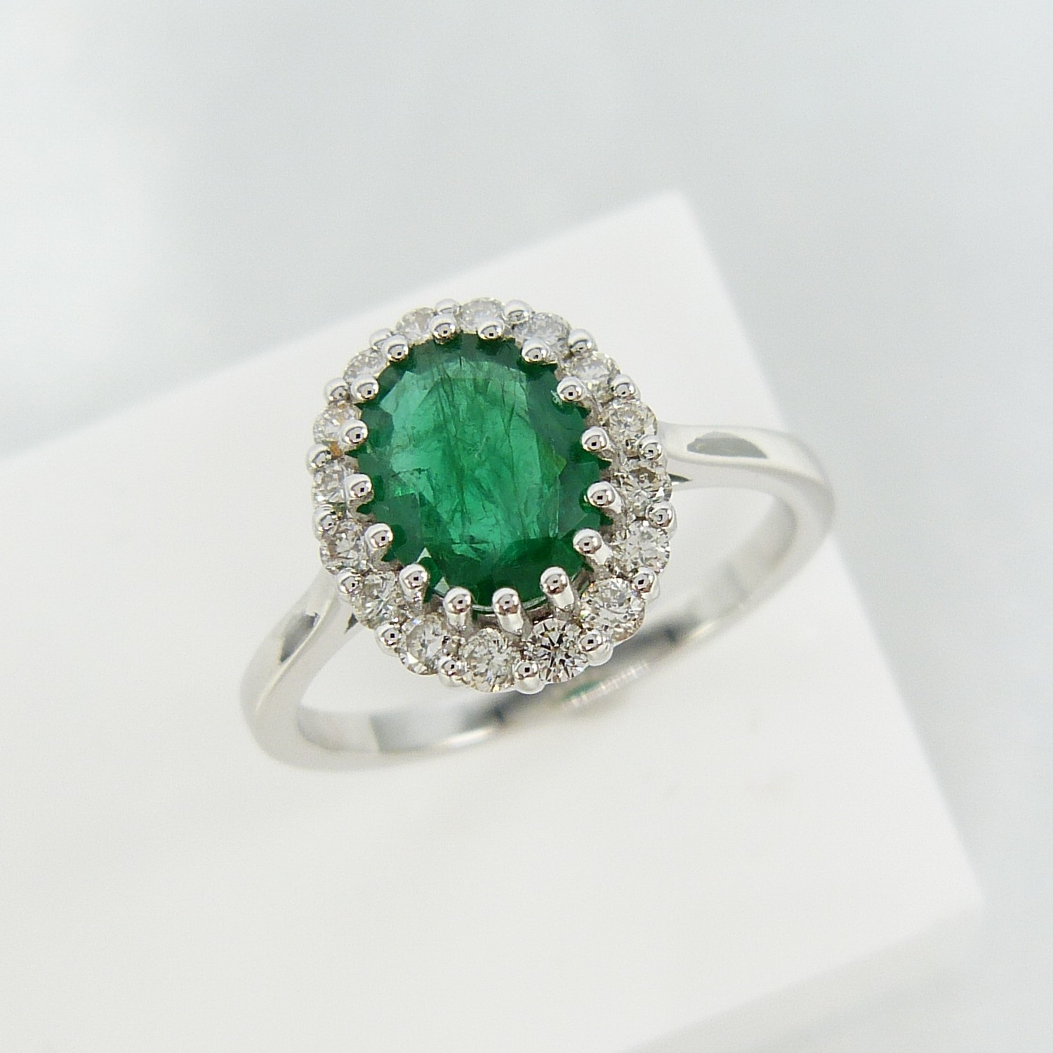 18ct white gold oval emerald and diamond cluster ring - Image 7 of 8