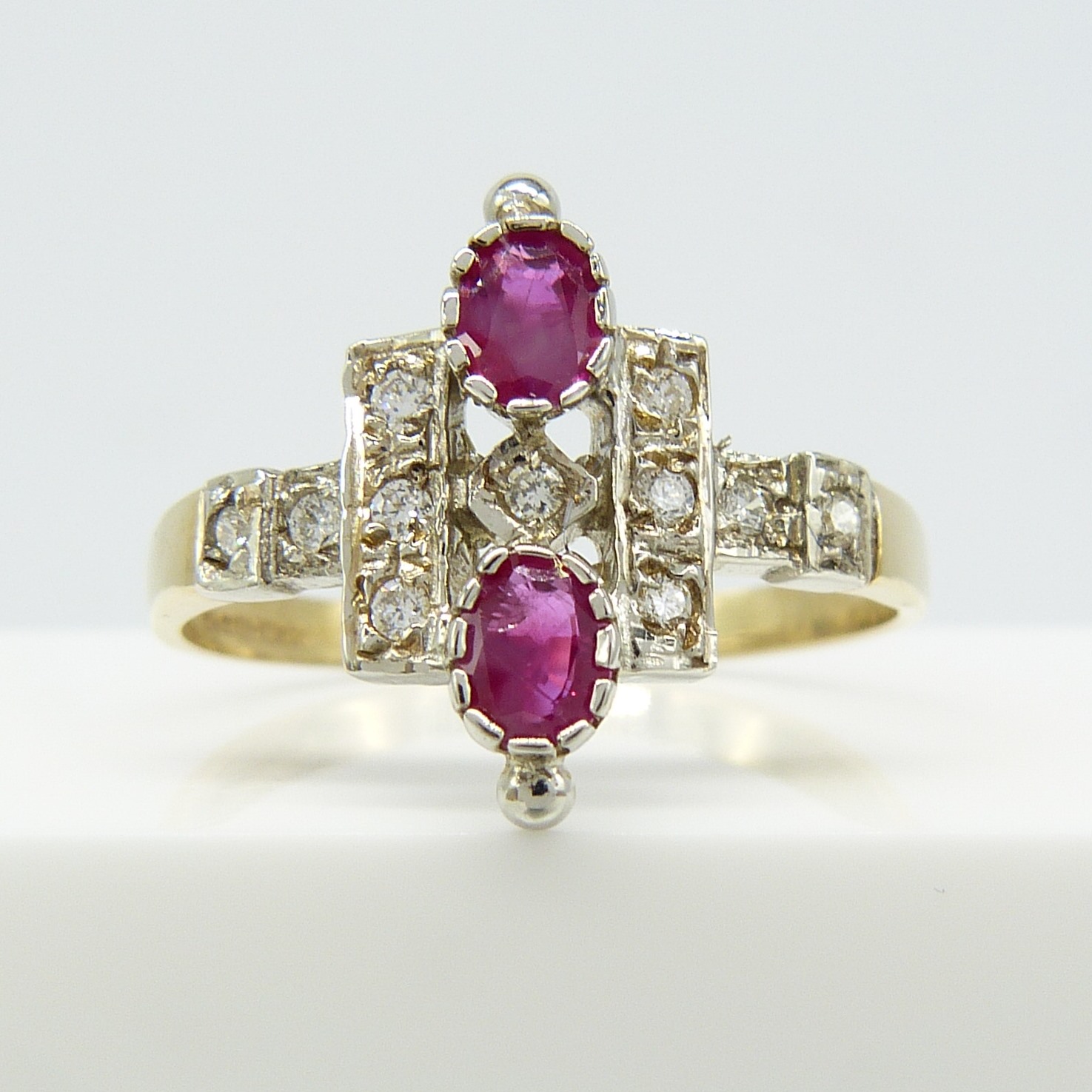 Vintage deco-inspired yellow and white gold ring set with rubies and diamonds - Image 2 of 8