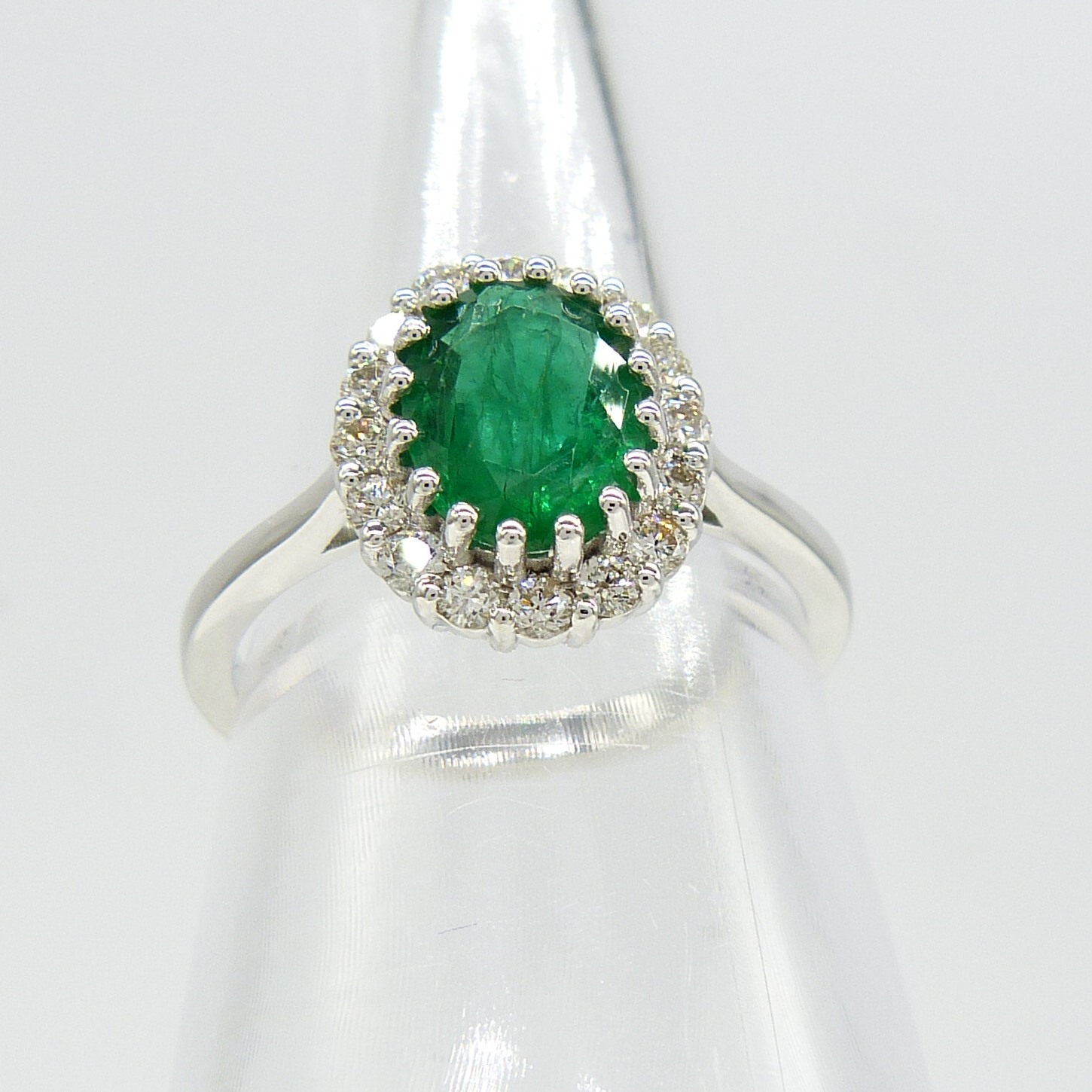 18ct white gold oval emerald and diamond cluster ring - Image 2 of 8