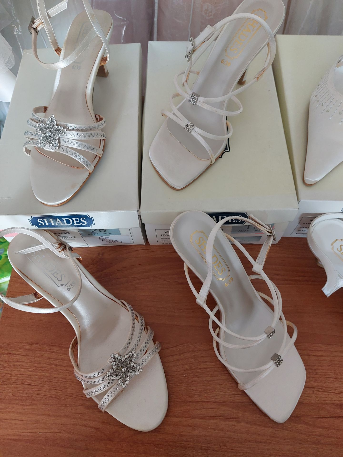 4 Pairs Ivory Shoes - Image 2 of 3