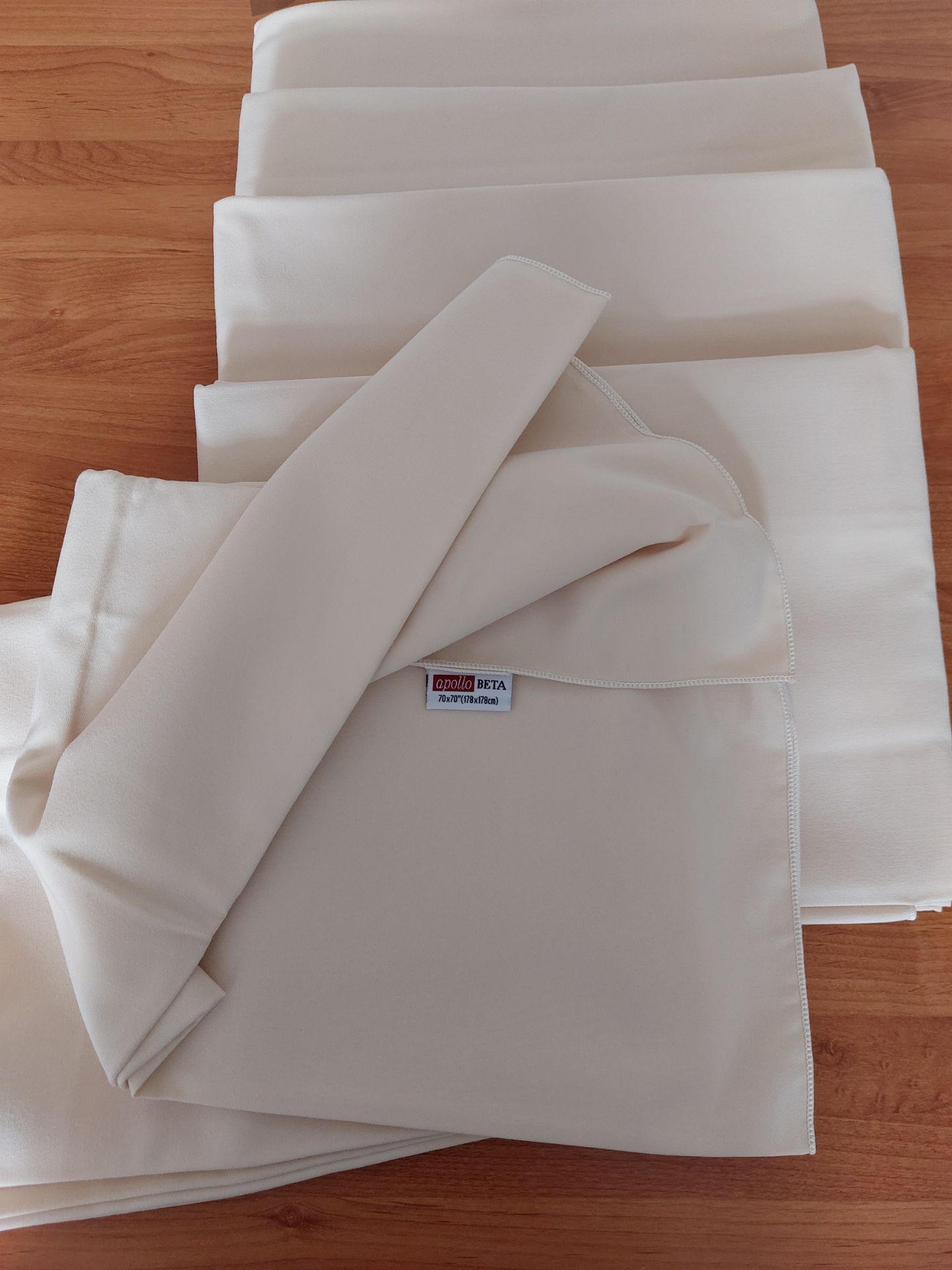 Pack of 5 Brand New Tablecloths - Image 2 of 6