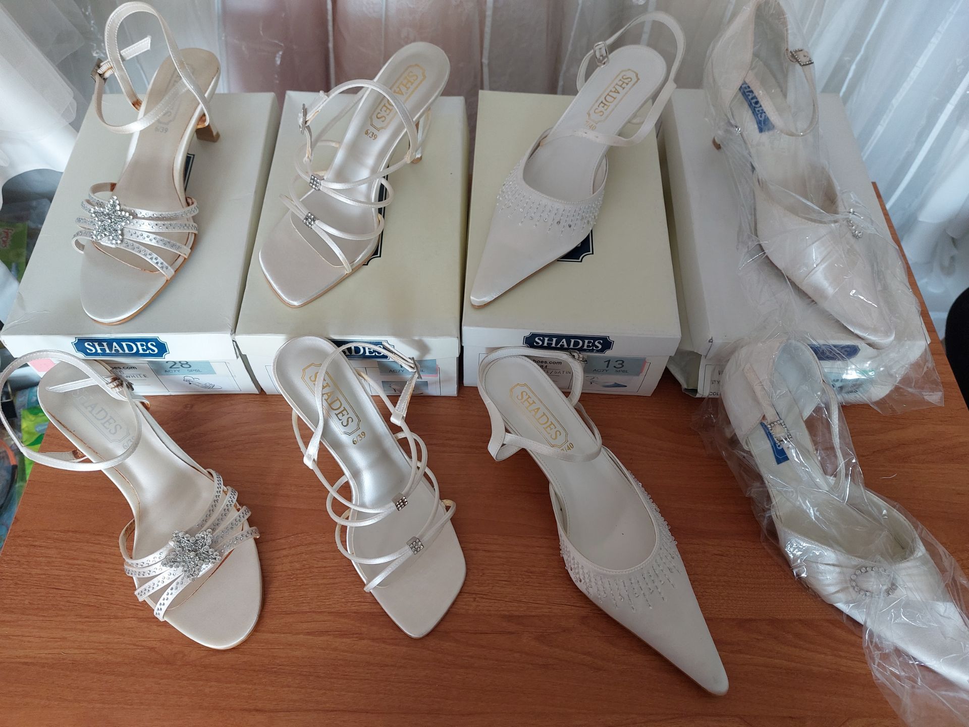 4 Pairs Ivory Shoes - Image 3 of 3