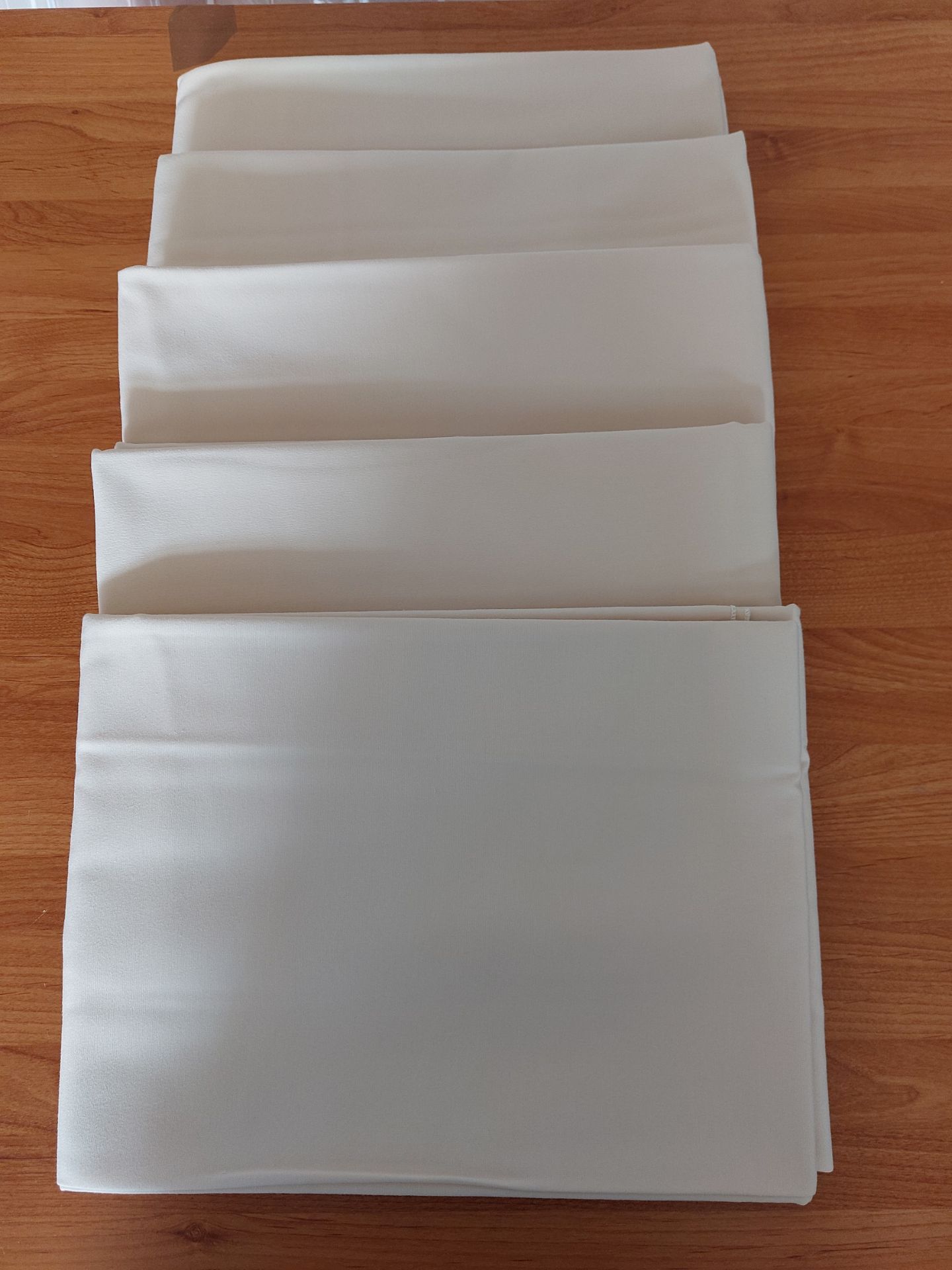 Pack of 5 Brand New Tablecloths - Image 5 of 6