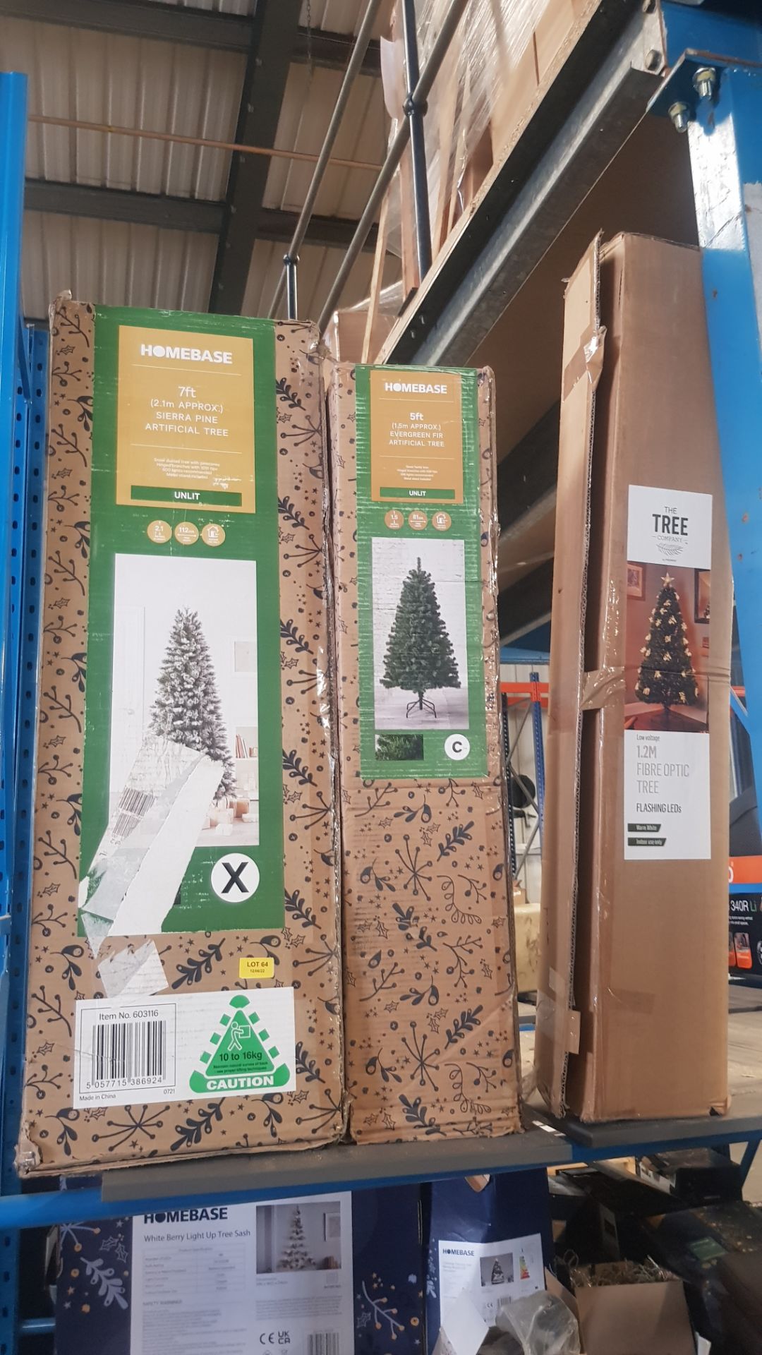 (64/5H) 3x Items. 1x 7ft Sierra Pine Pre Decorated Artificial Tree Unlit RRP £150. 1x 5ft Evergre... - Image 5 of 5