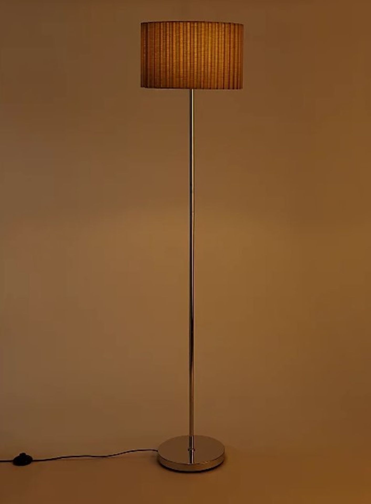 Title: (59/R8) Lot RRP £70 + . 3x Items. 1x Pleated Chrome Floor Lamp Silver RRP £35 & 1x Extra Lamp