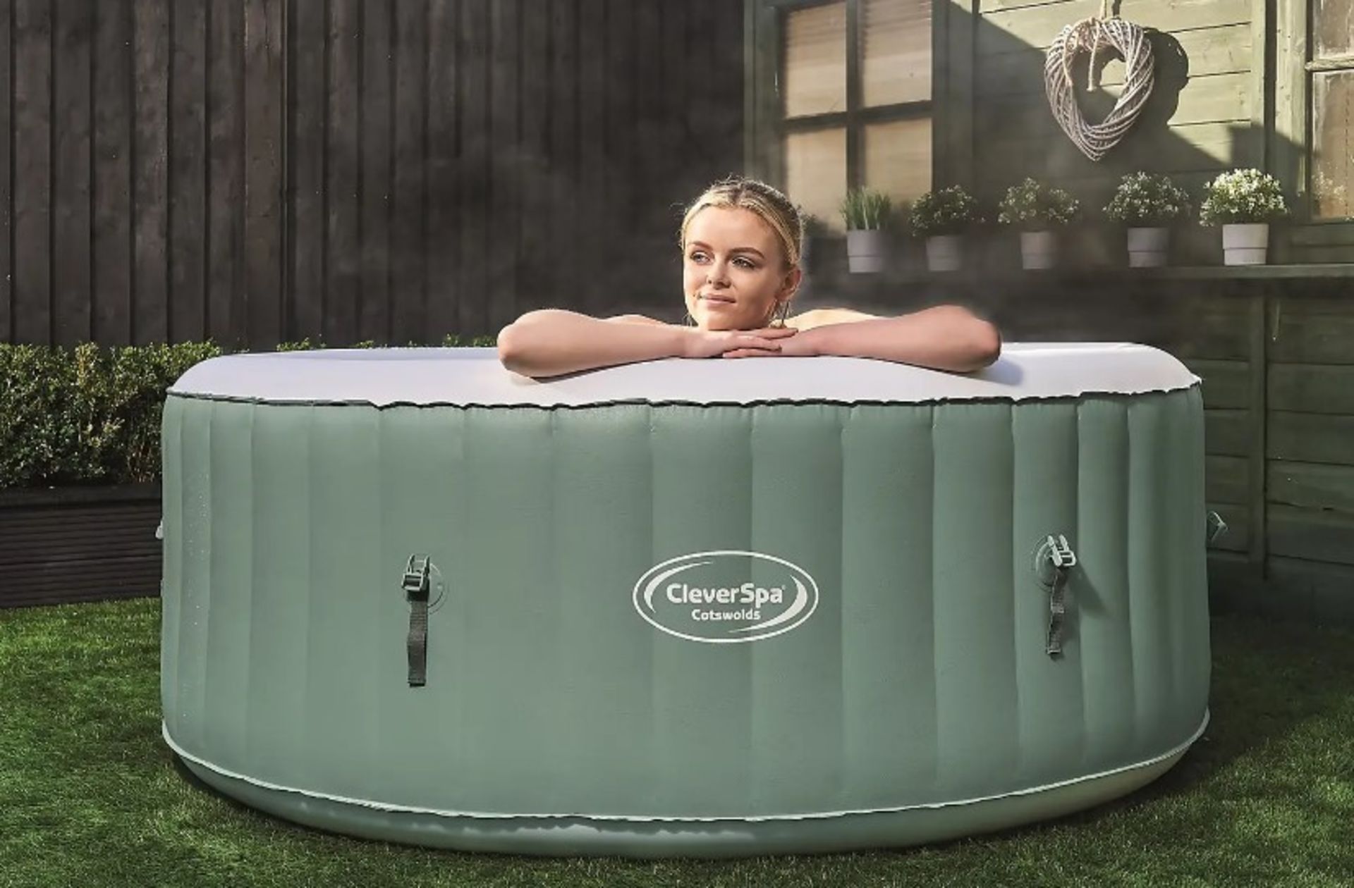 (32/Mez) RRP £380. Cleverpa Cotswolds 6 Person Hot Tub. (Raw Unchecked Warehouse Return – Cover S...