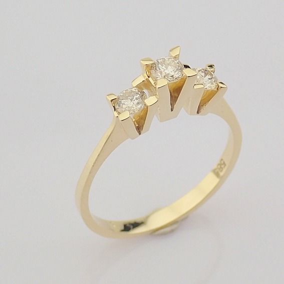 Certificated 14K Yellow Gold Diamond Ring / Total 0.42 ct