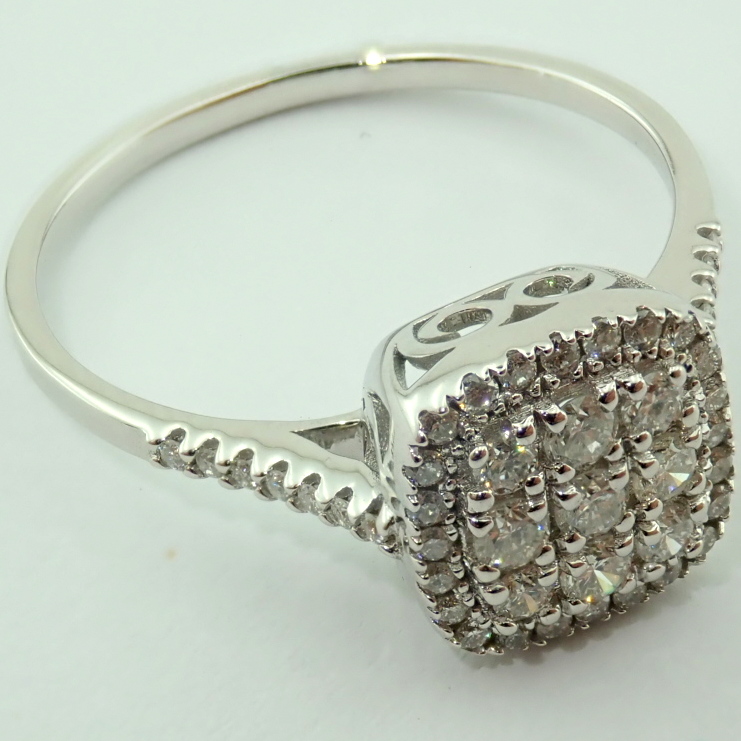 Certificated 14K White Gold Diamond Ring / Total 0.37 ct - Image 3 of 6