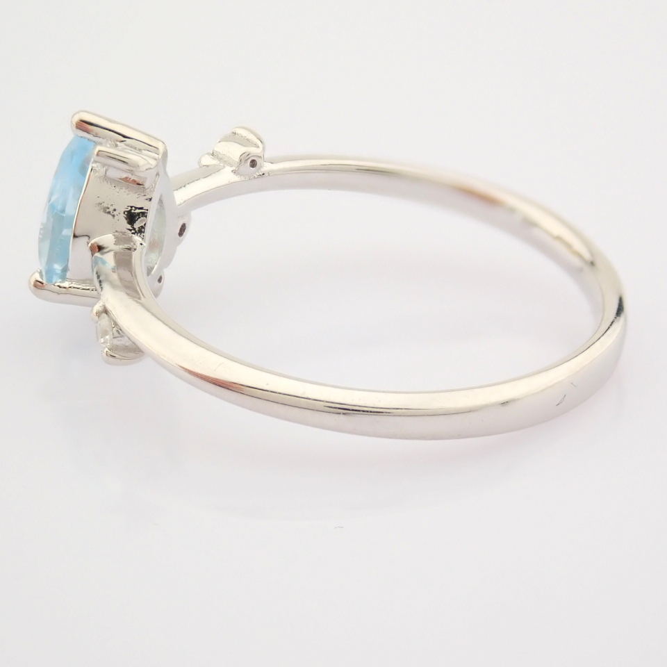 Certificated 14K White Gold Diamond & Swiss Blue Topaz Ring / Total 0.87 ct - Image 9 of 10