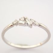 Certificated 14K White Gold Diamond Ring / Total 0.14 ct