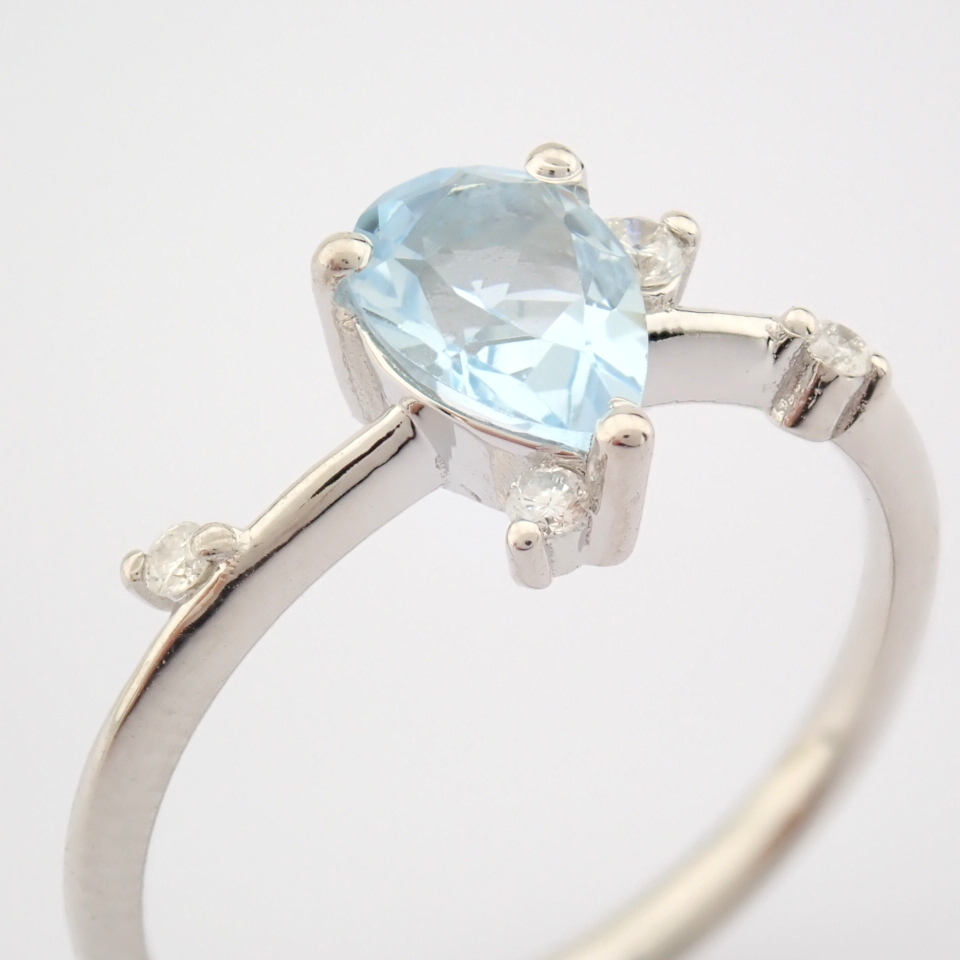Certificated 14K White Gold Diamond & Swiss Blue Topaz Ring / Total 0.87 ct - Image 4 of 10